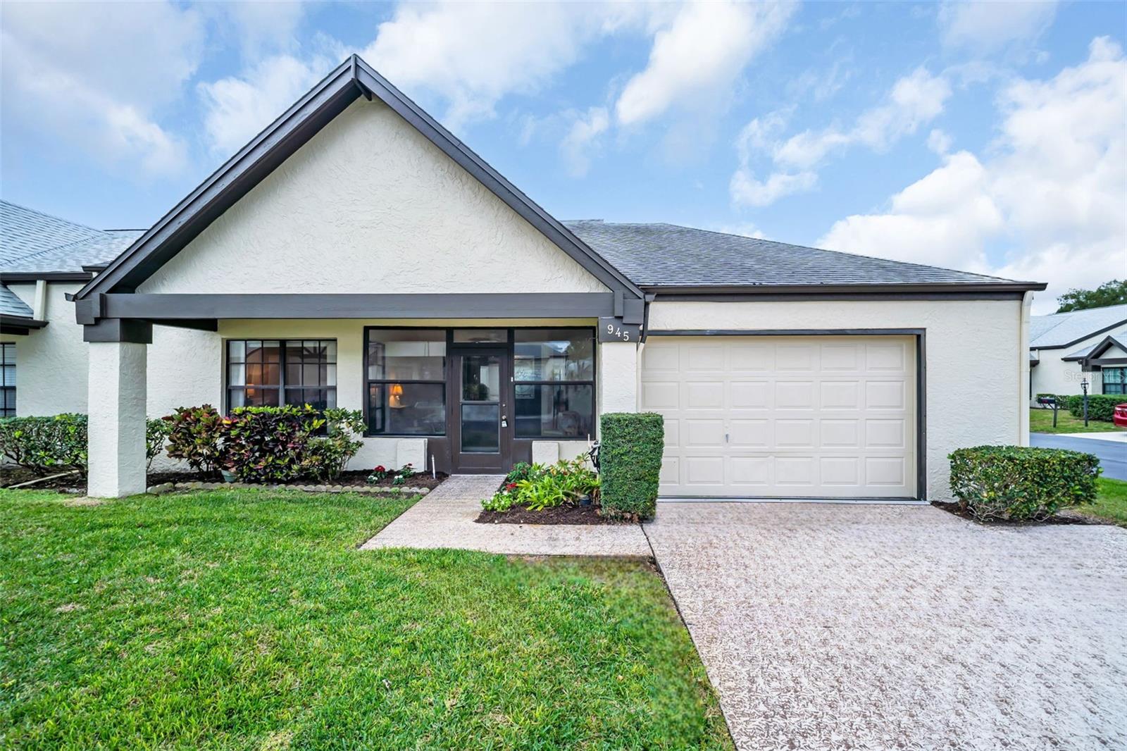 HIGHLAND LAKES SUTTON PLACE - Residential