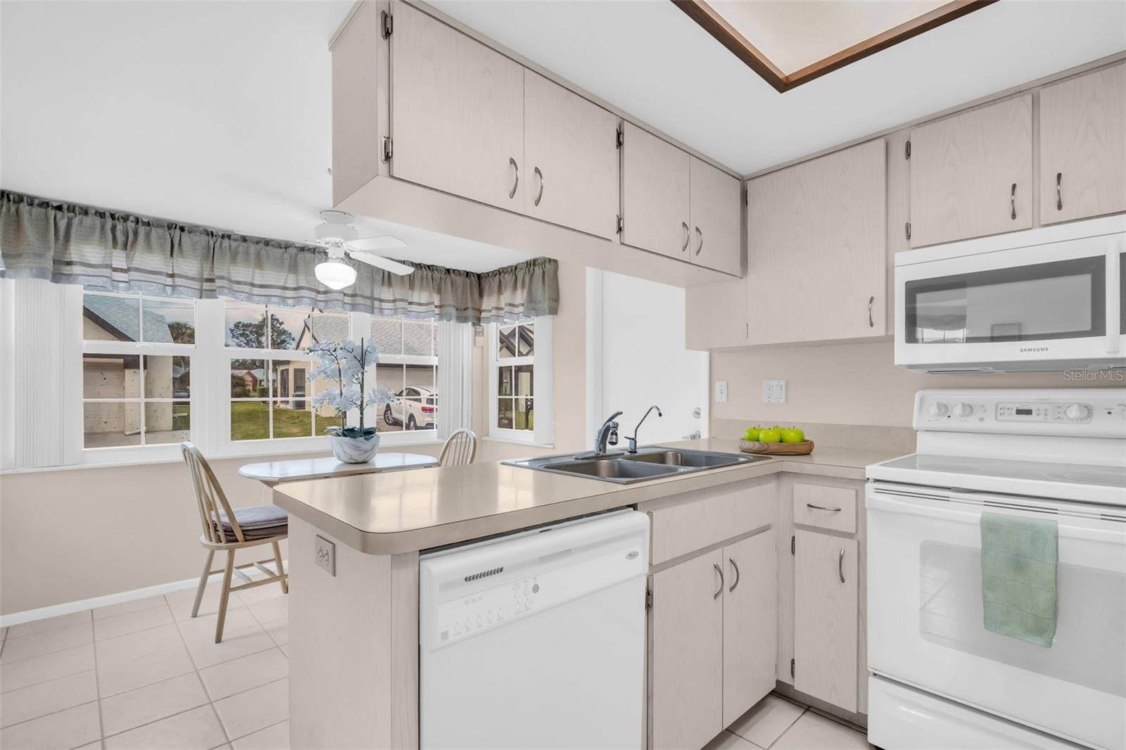 HIGHLAND LAKES SUTTON PLACE - Residential