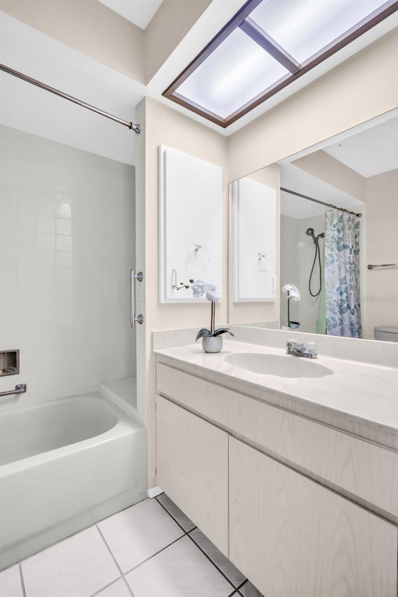 HIGHLAND LAKES SUTTON PLACE - Residential