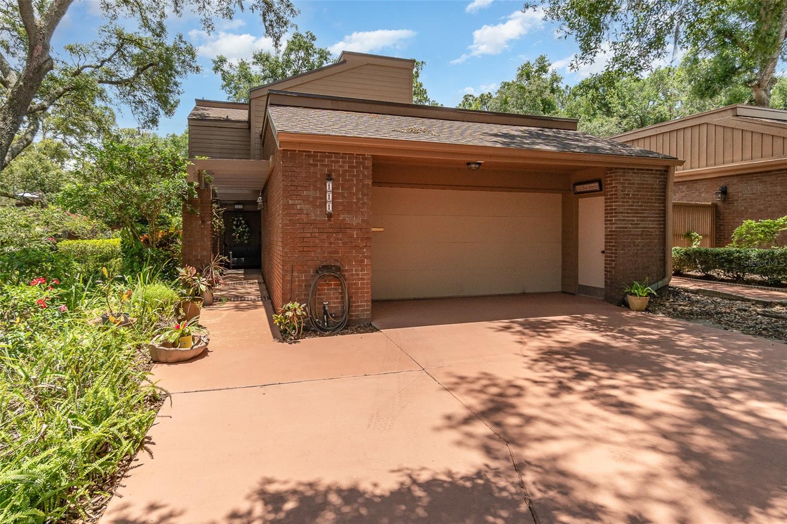 111 AUTUMN DRIVE