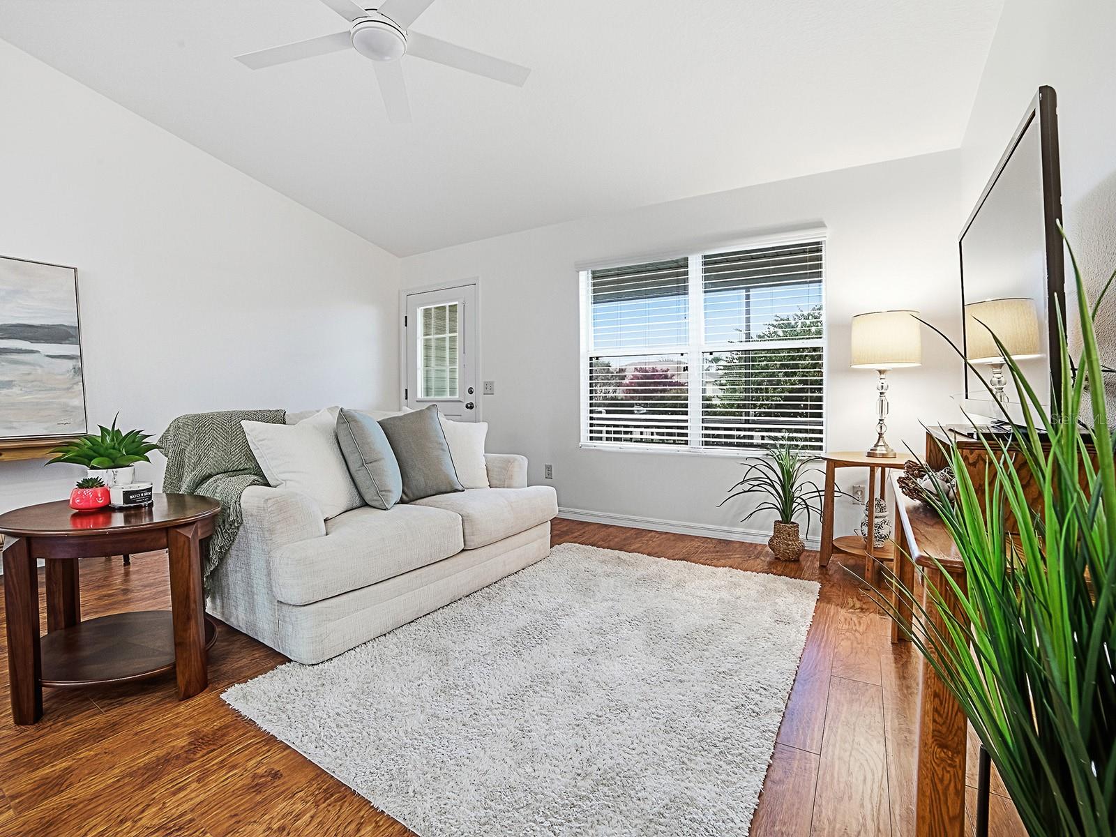 1521 HOLLYBERRY PLACE