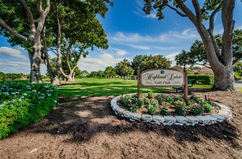 A home in PALM HARBOR