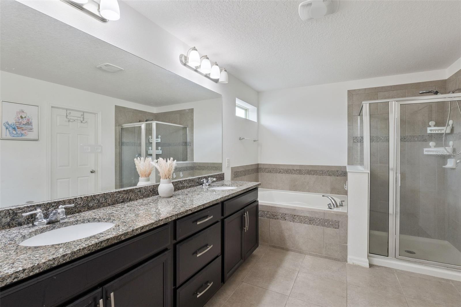 JOHNS LAKE POINTE - Residential