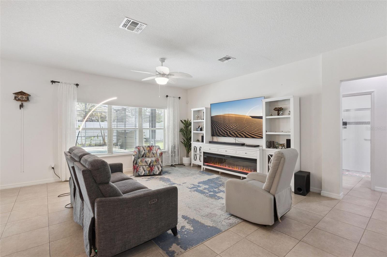 JOHNS LAKE POINTE - Residential