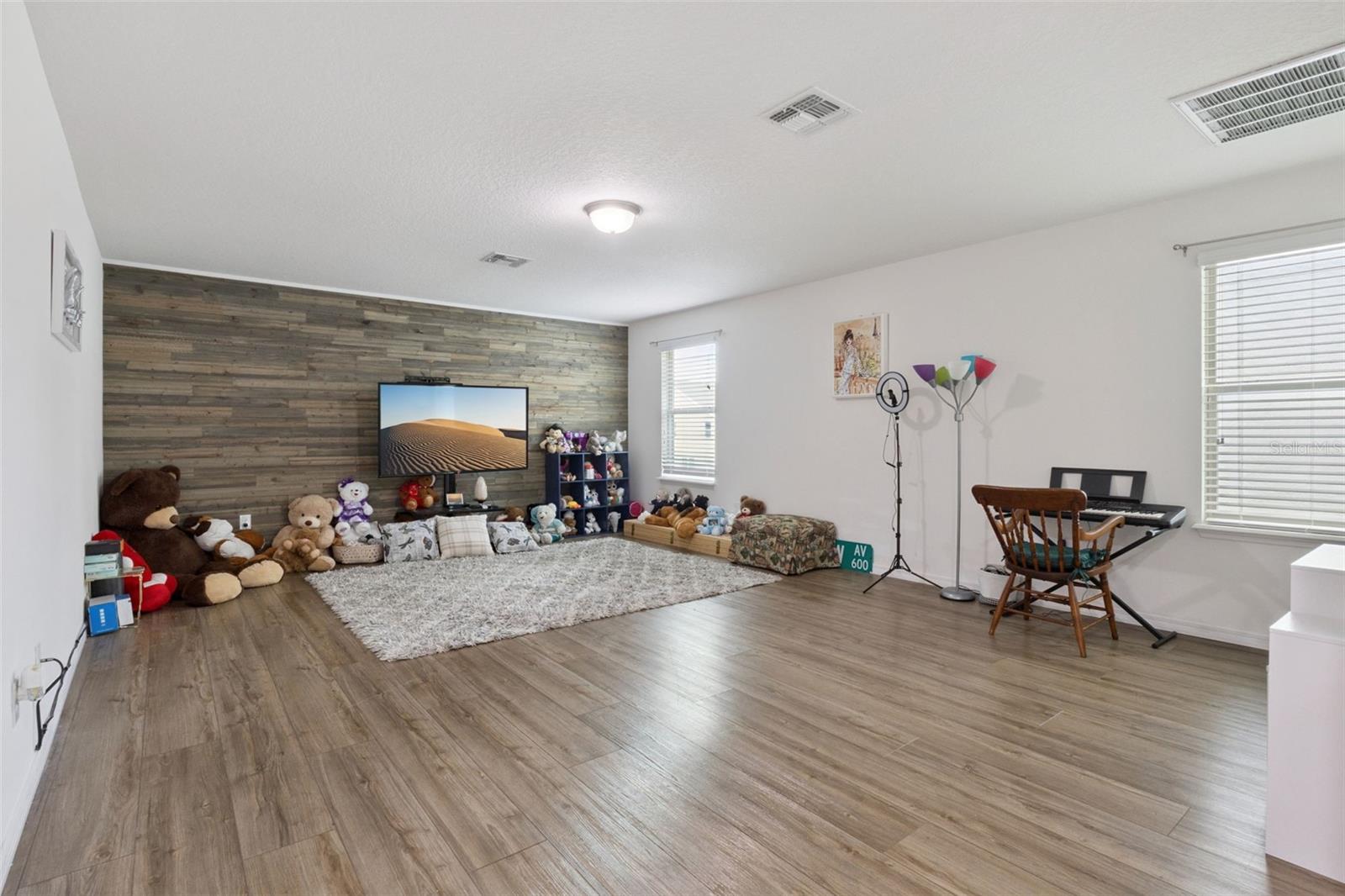 JOHNS LAKE POINTE - Residential