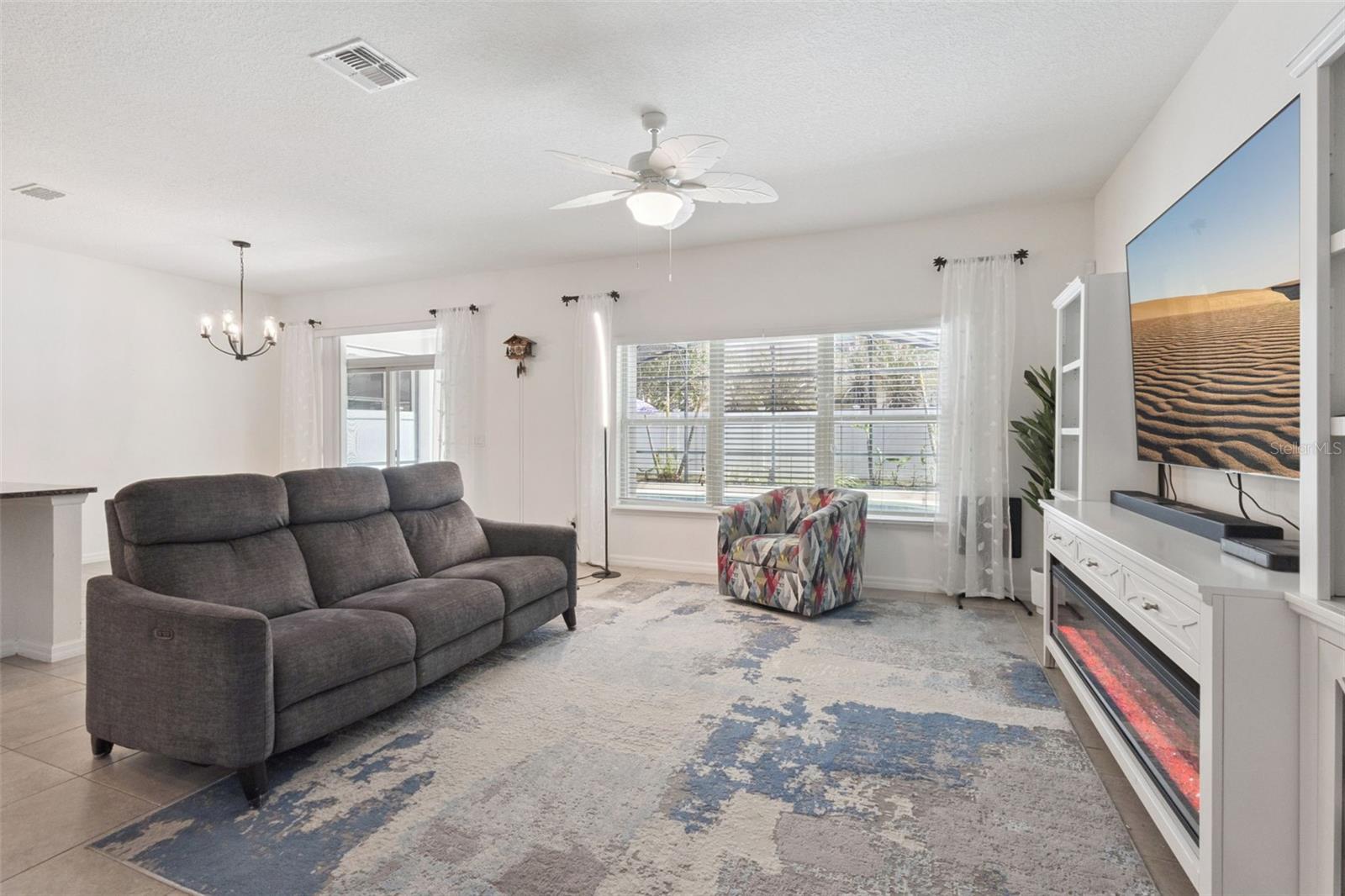 JOHNS LAKE POINTE - Residential