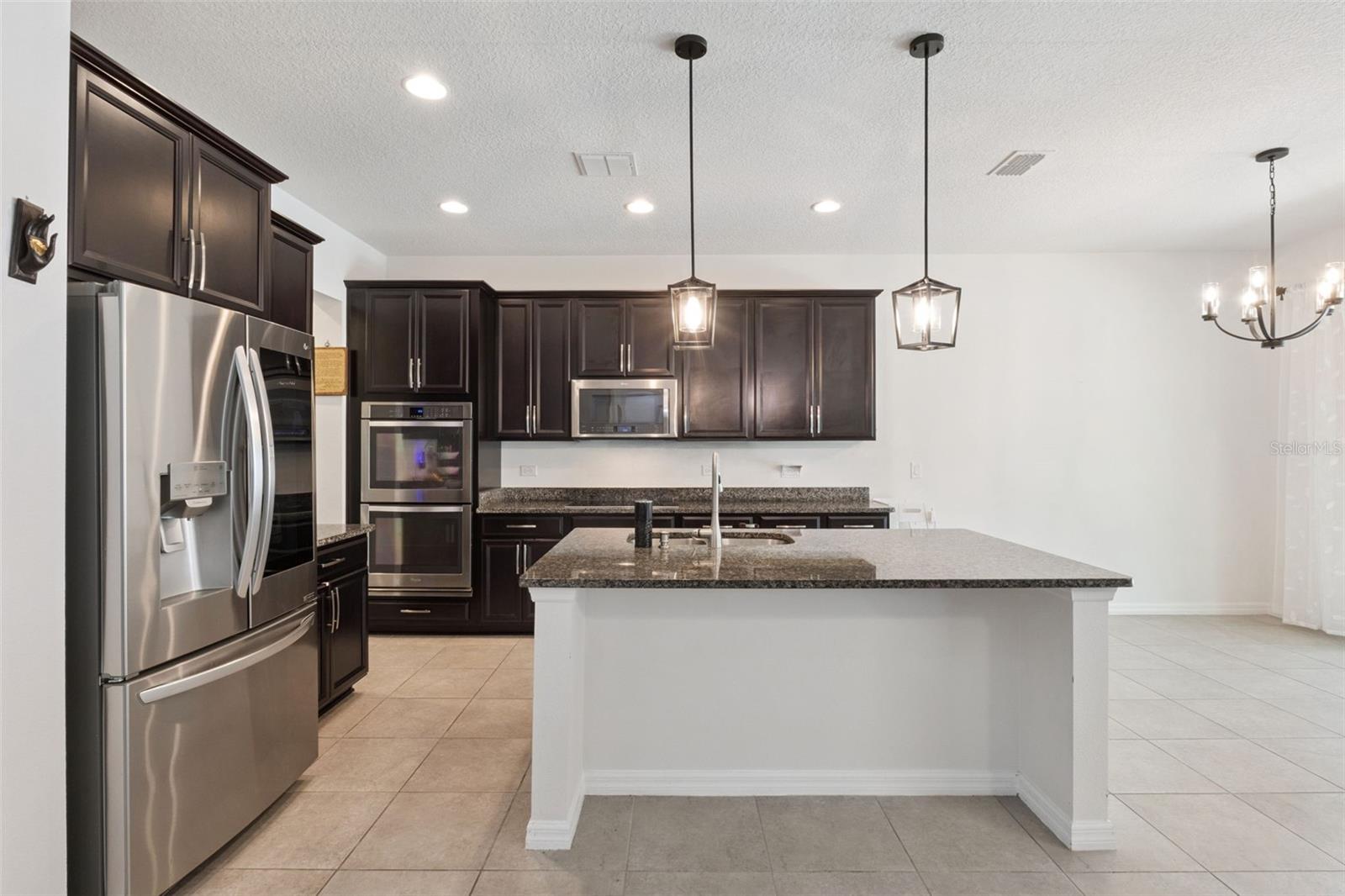 JOHNS LAKE POINTE - Residential