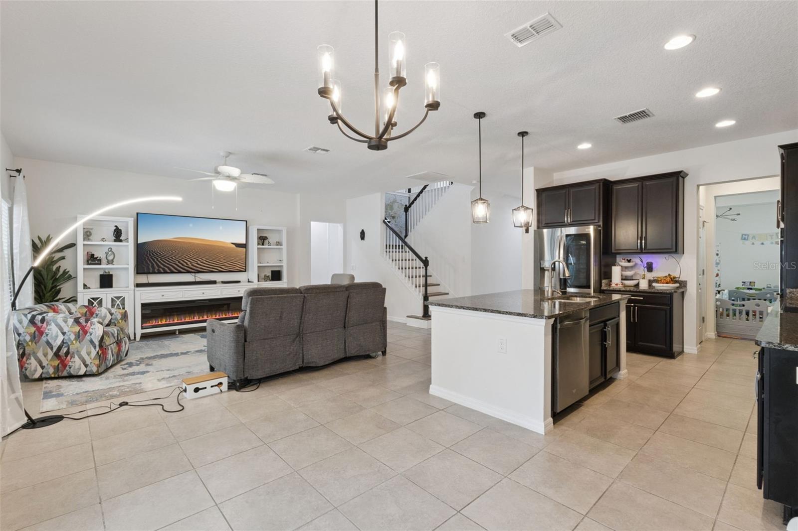 JOHNS LAKE POINTE - Residential