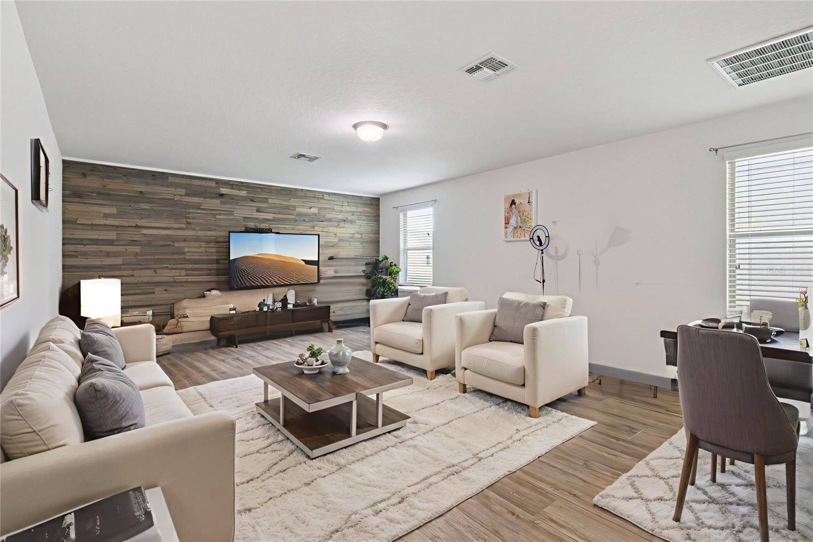 JOHNS LAKE POINTE - Residential