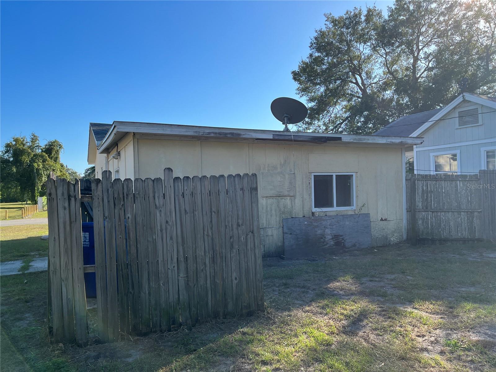 BACK BAY MANOR 3 - Residential