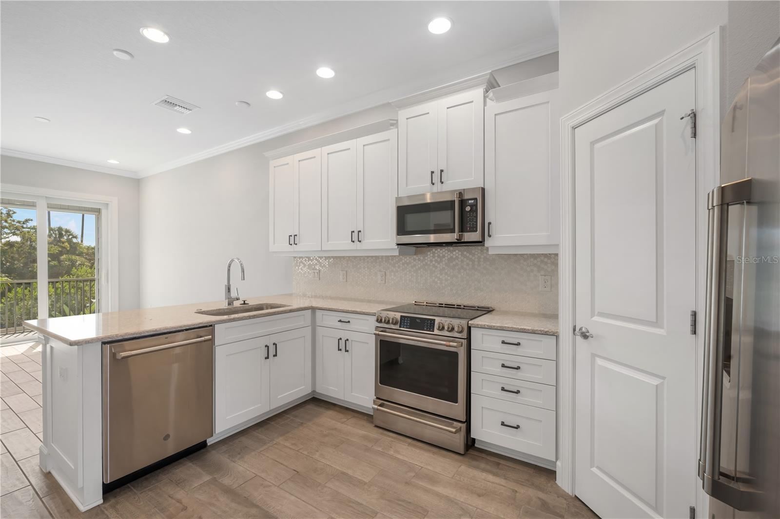 COVE/ROCKY POINT - Residential Lease