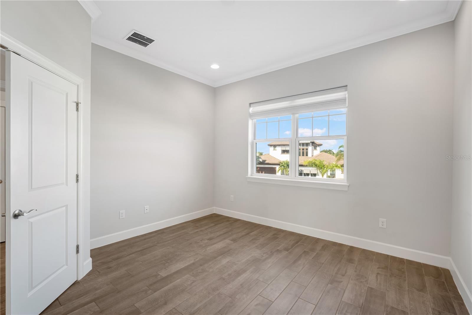 COVE/ROCKY POINT - Residential Lease