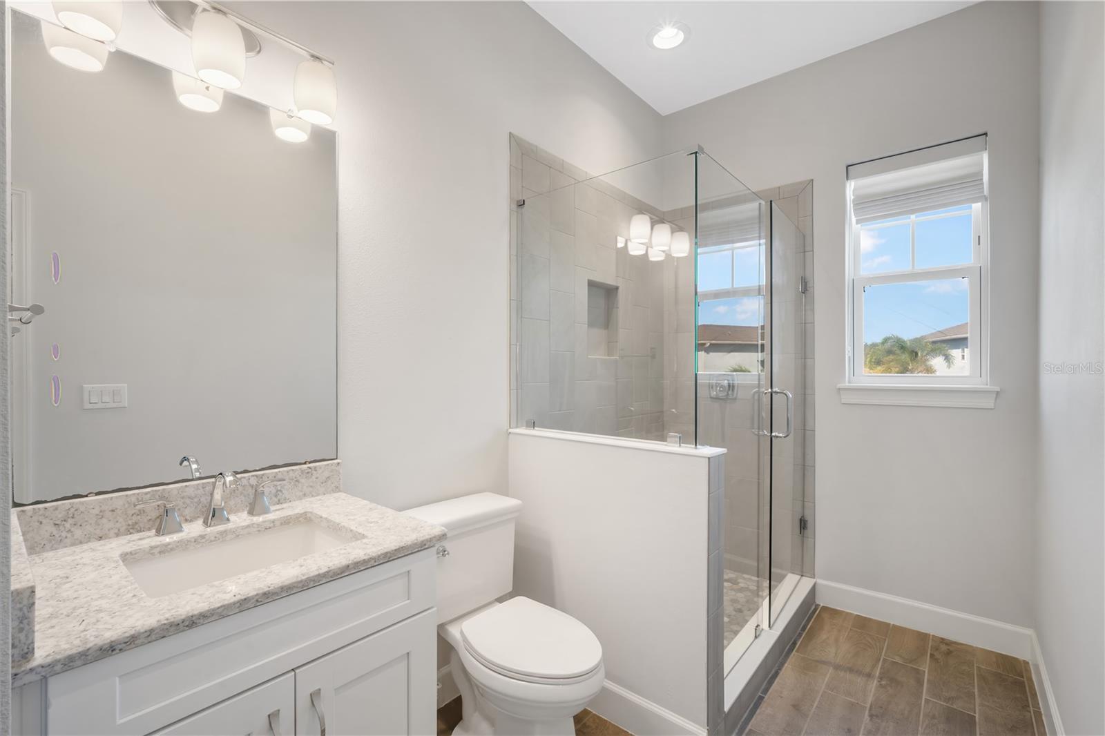 COVE/ROCKY POINT - Residential Lease