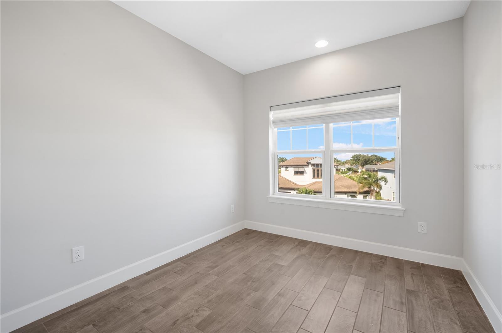 COVE/ROCKY POINT - Residential Lease