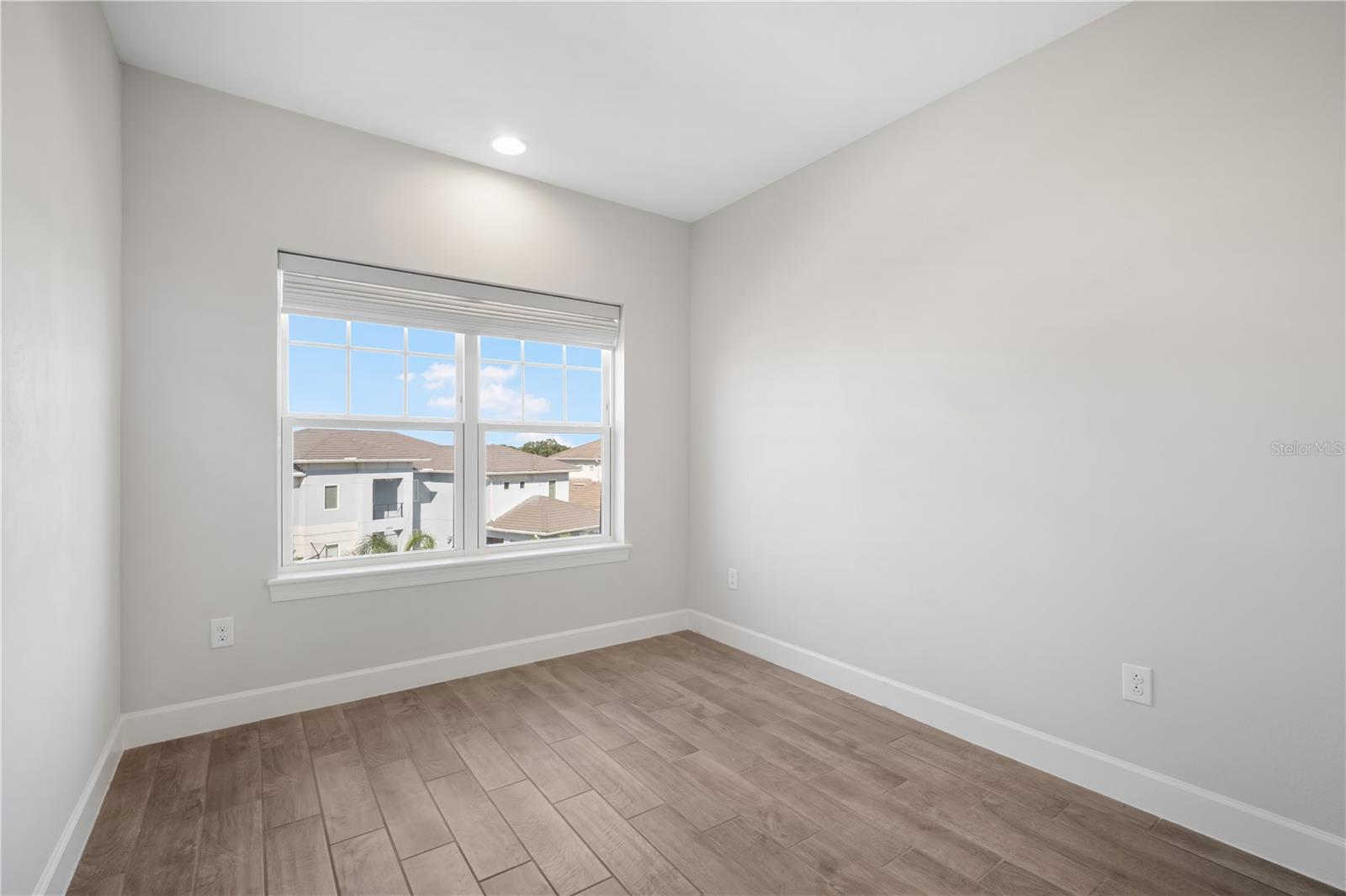 COVE/ROCKY POINT - Residential Lease