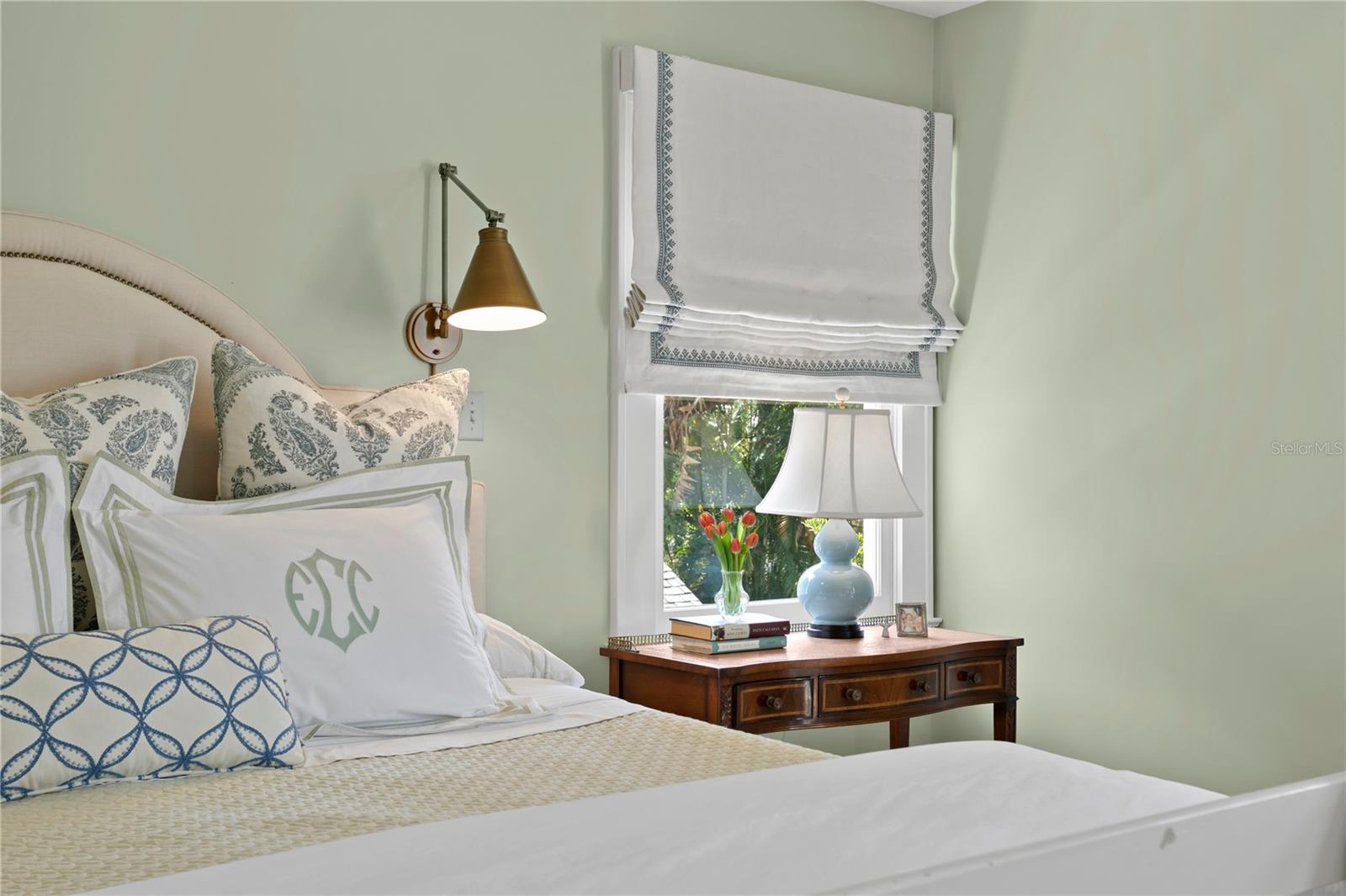 NEW SUBURB BEAUTIFUL - Residential