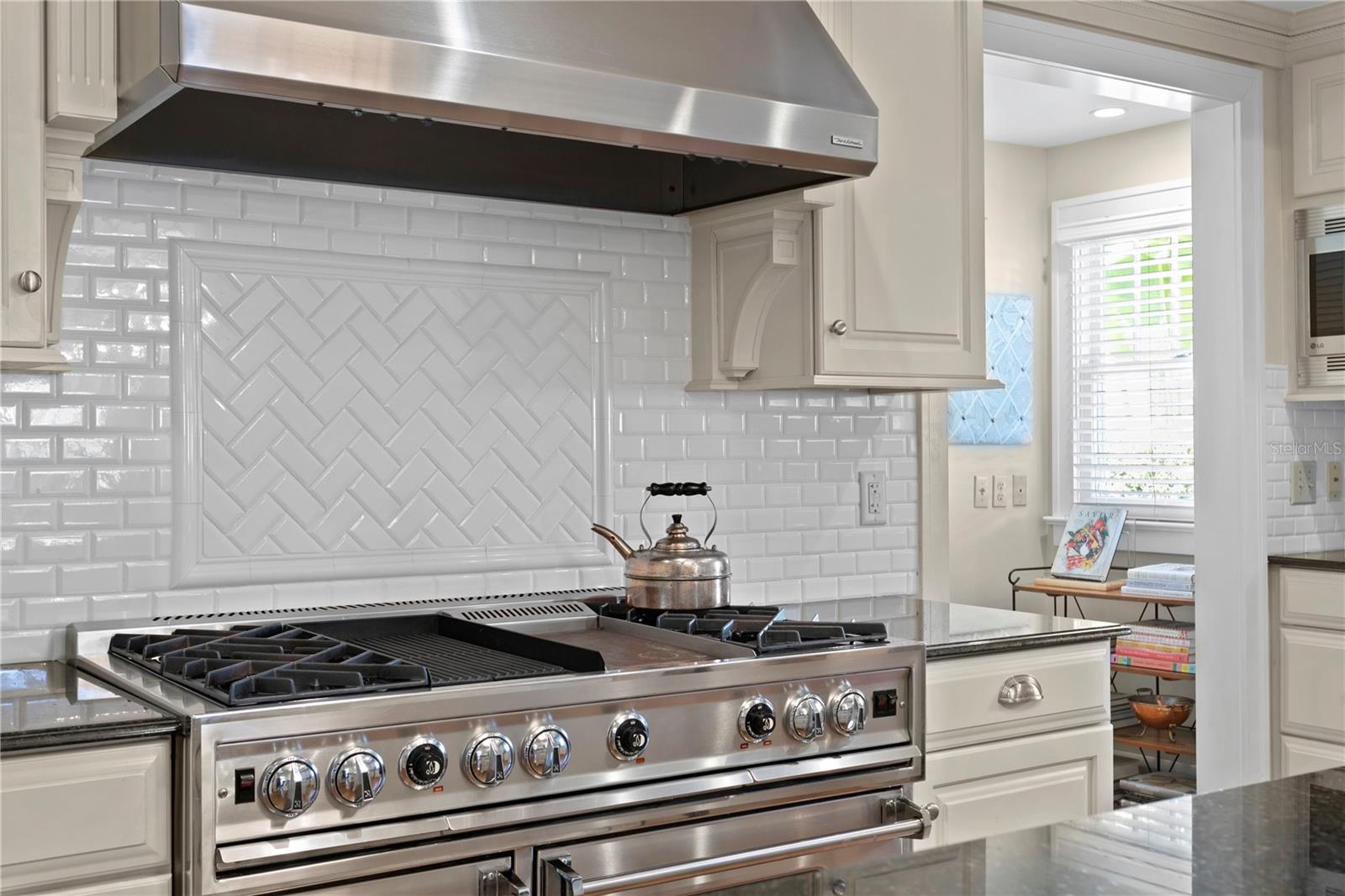 NEW SUBURB BEAUTIFUL - Residential