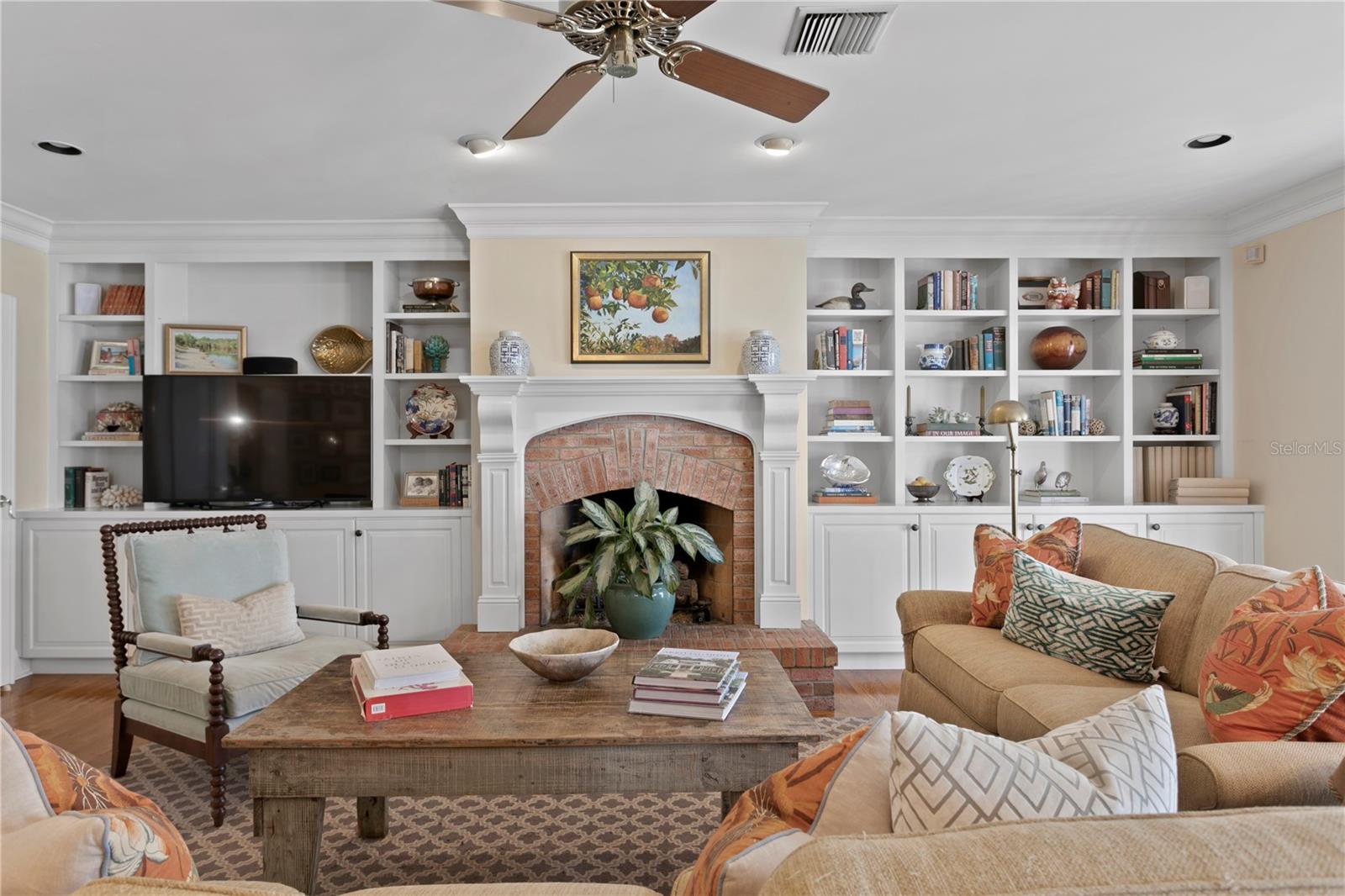 NEW SUBURB BEAUTIFUL - Residential