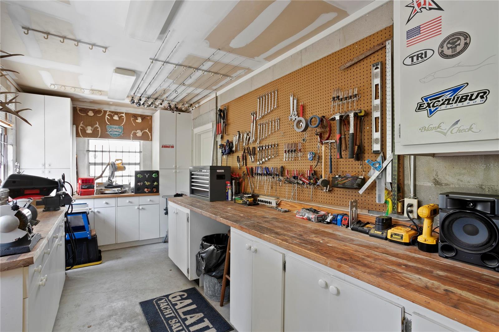 NEW SUBURB BEAUTIFUL - Residential