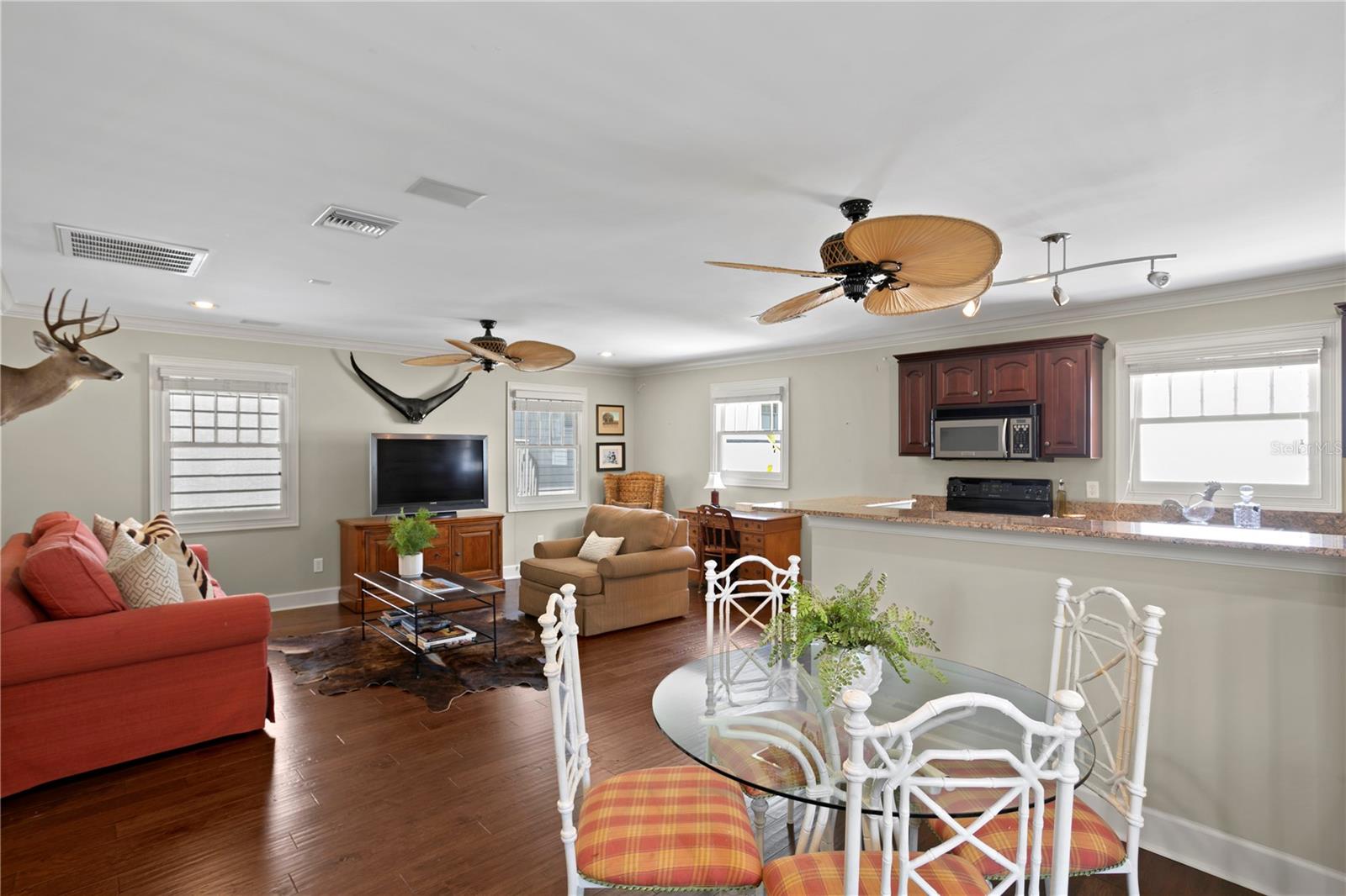 NEW SUBURB BEAUTIFUL - Residential