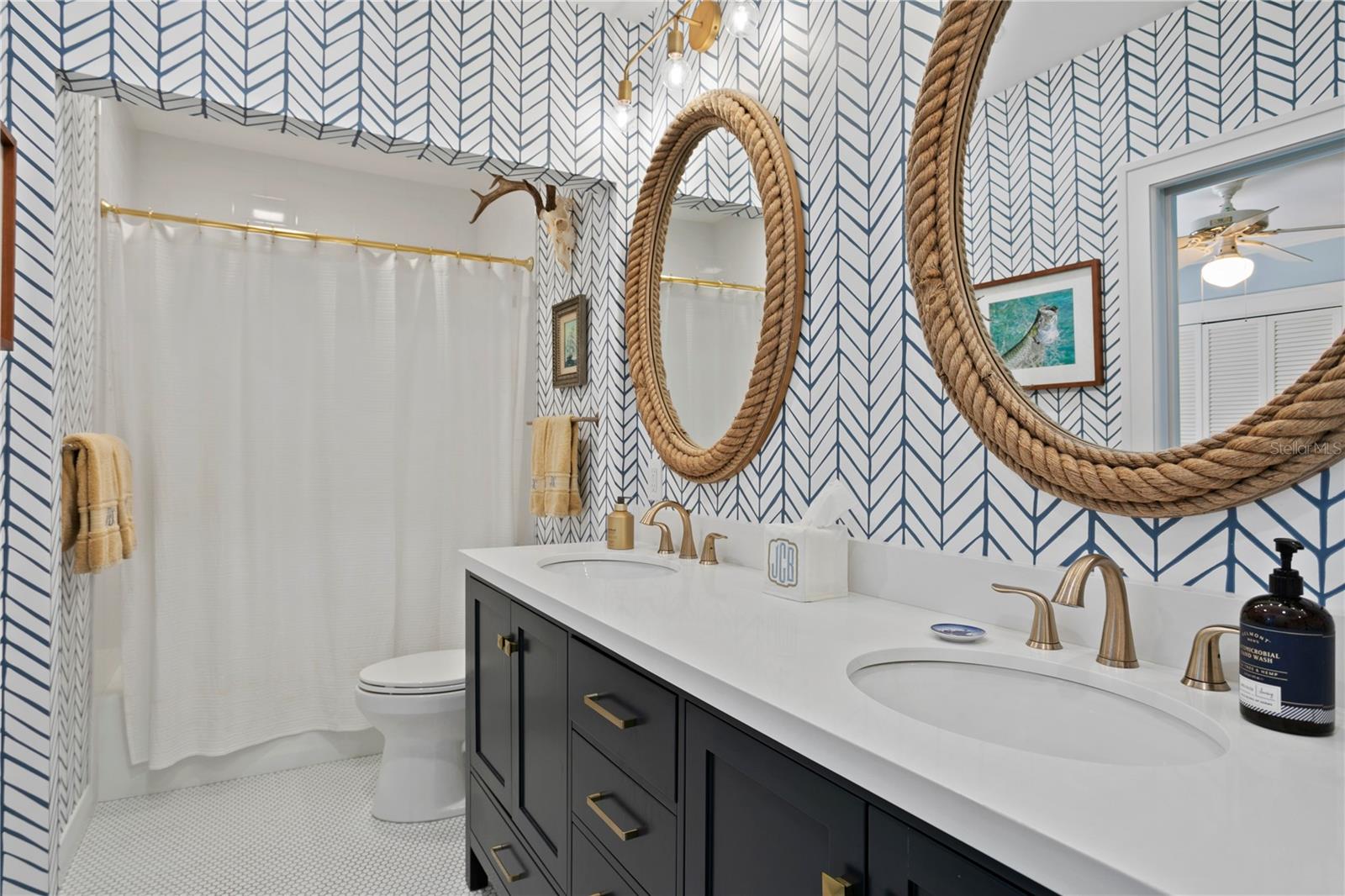 NEW SUBURB BEAUTIFUL - Residential