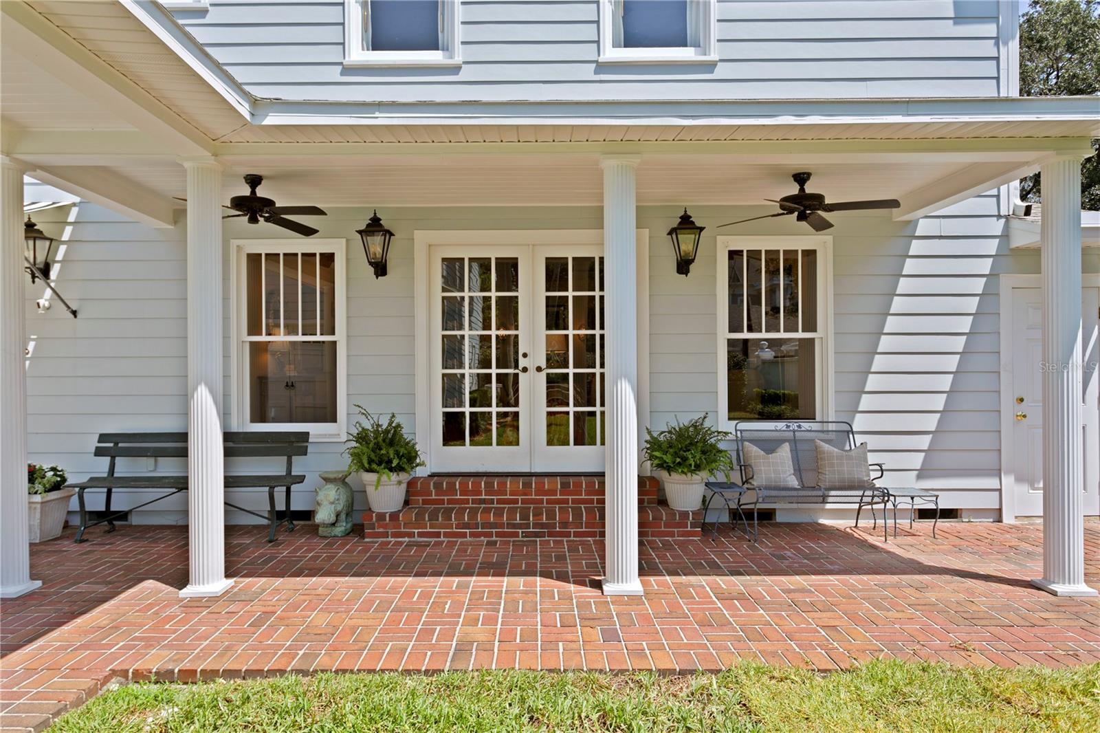 NEW SUBURB BEAUTIFUL - Residential