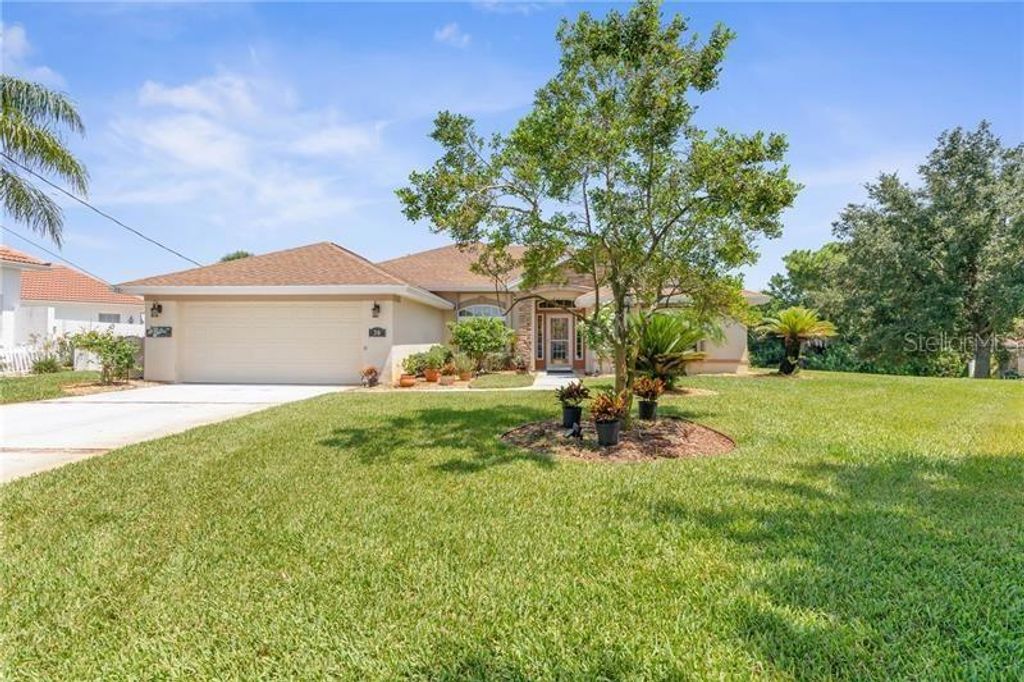 Photo of 30 Coleridge Court, Palm Coast, FL 32137 (MLS # FC318487)
