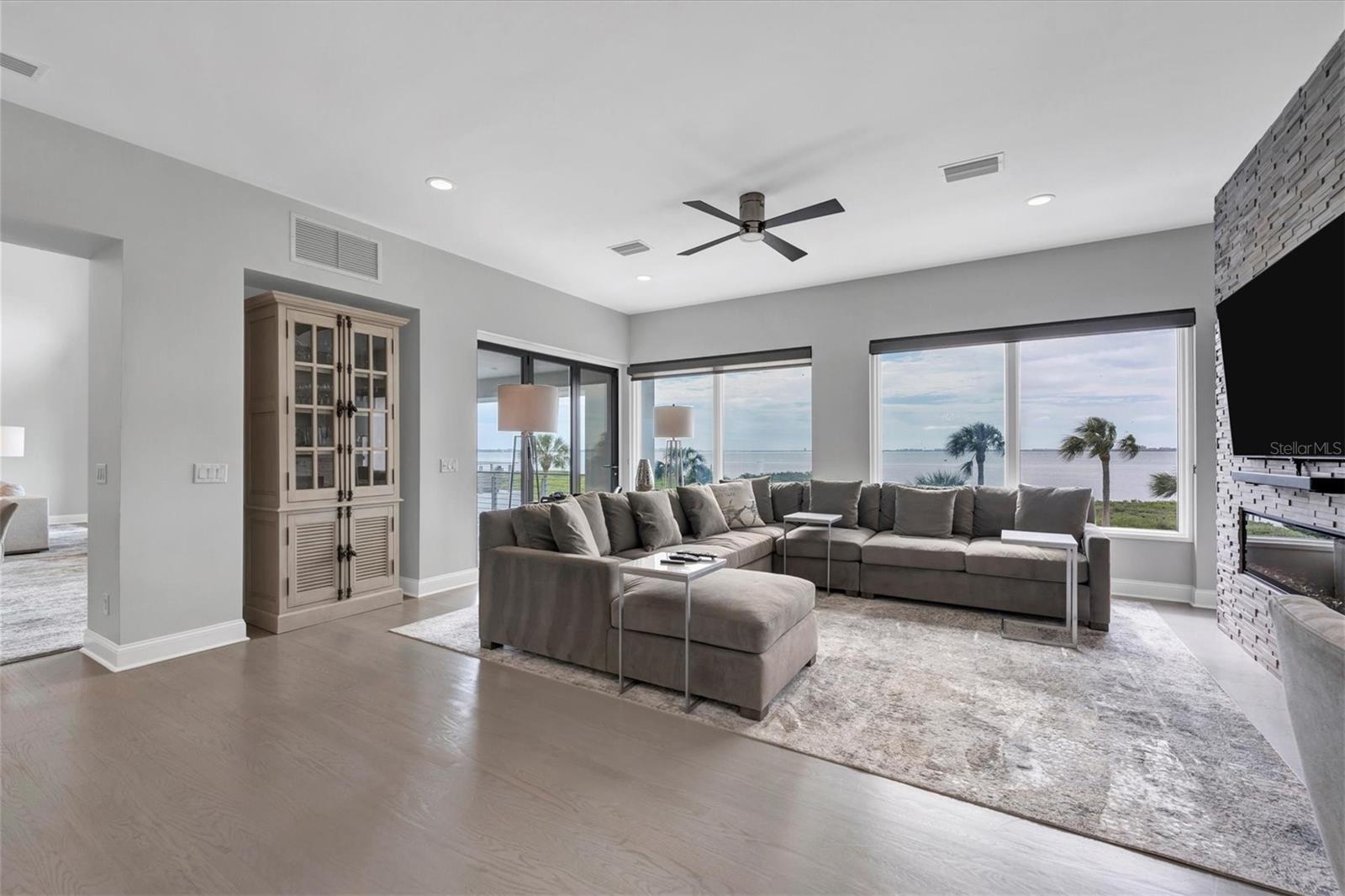 ESPLANADE ON THE BAY - Residential