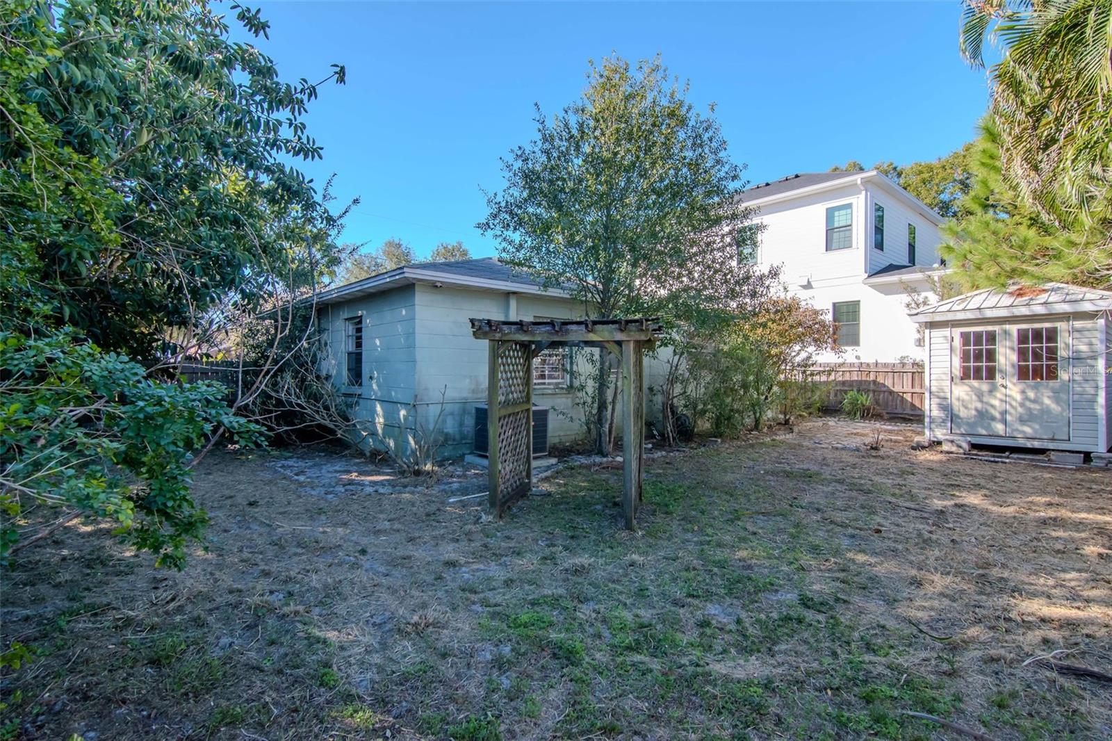 MEADOWLAWN - Residential