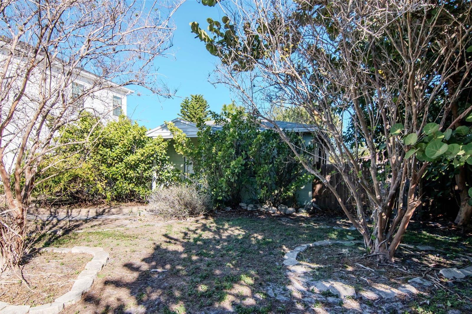 MEADOWLAWN - Residential