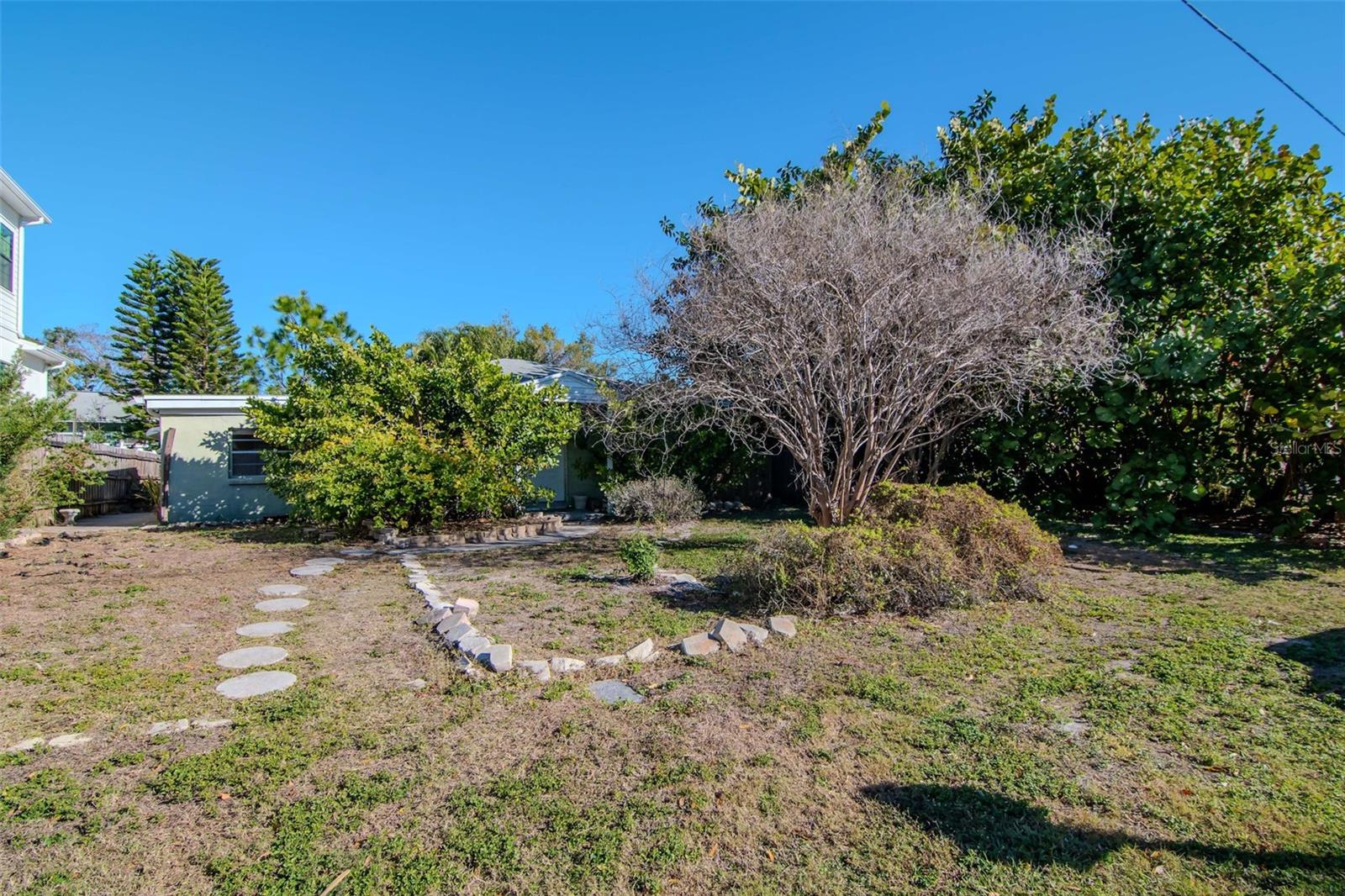 MEADOWLAWN - Residential