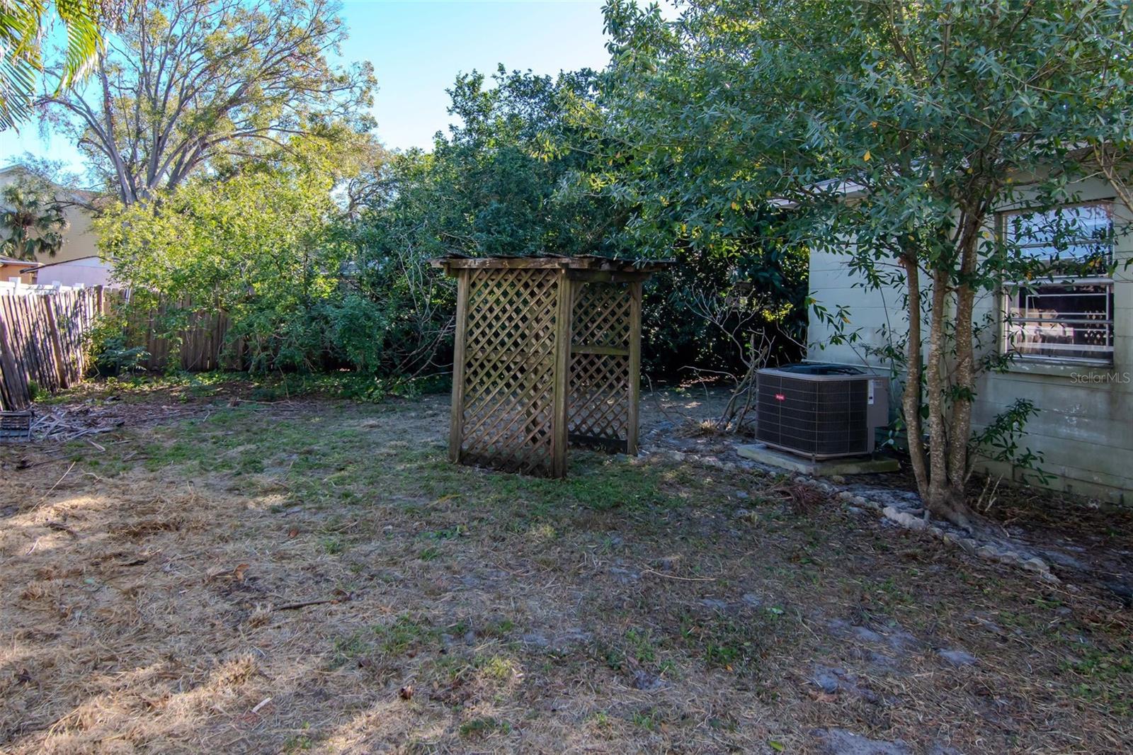 MEADOWLAWN - Residential