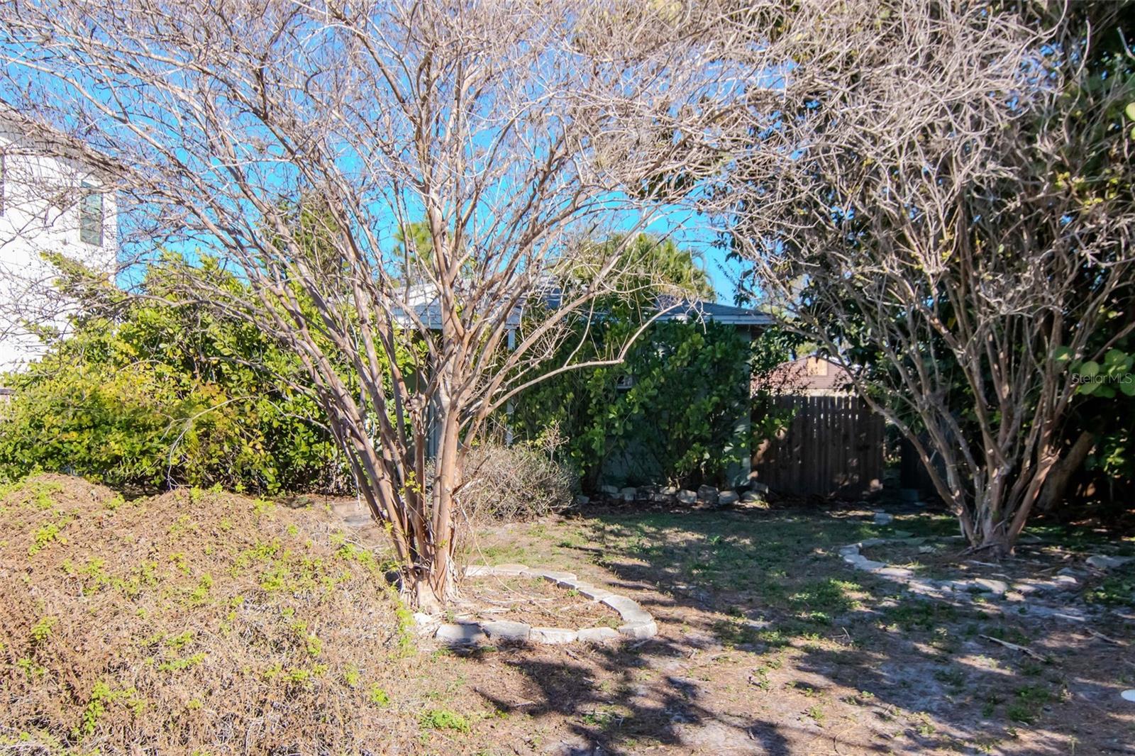 MEADOWLAWN - Residential