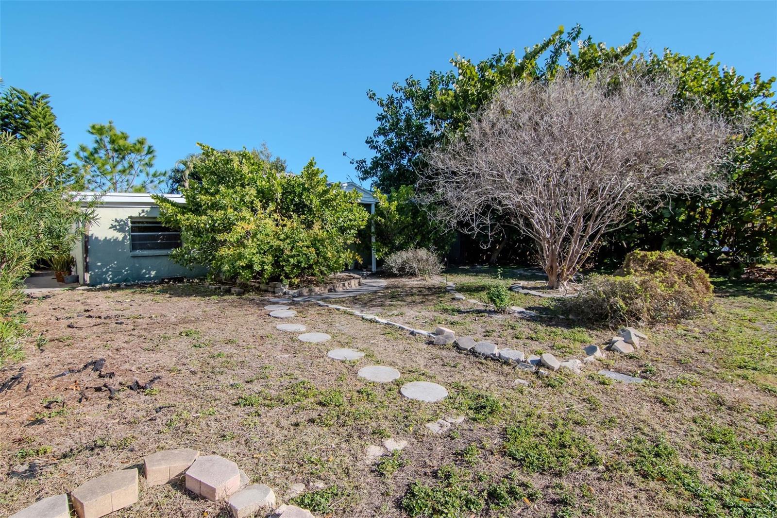 MEADOWLAWN - Residential