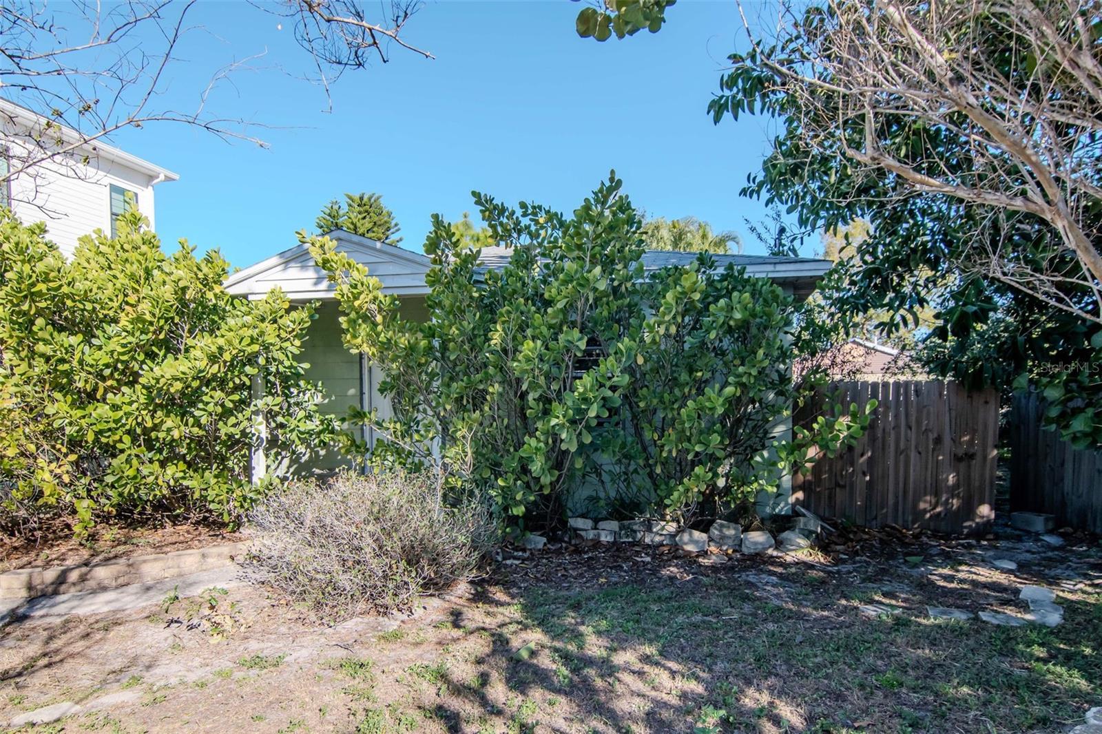 MEADOWLAWN - Residential