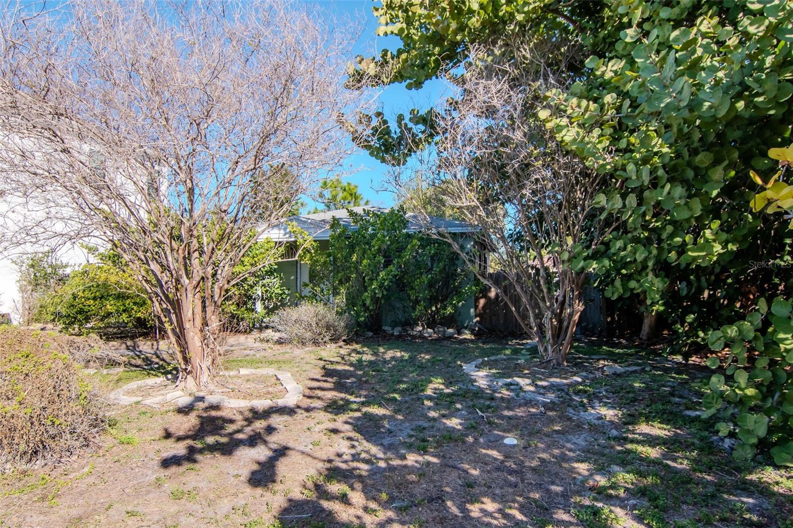 MEADOWLAWN - Residential