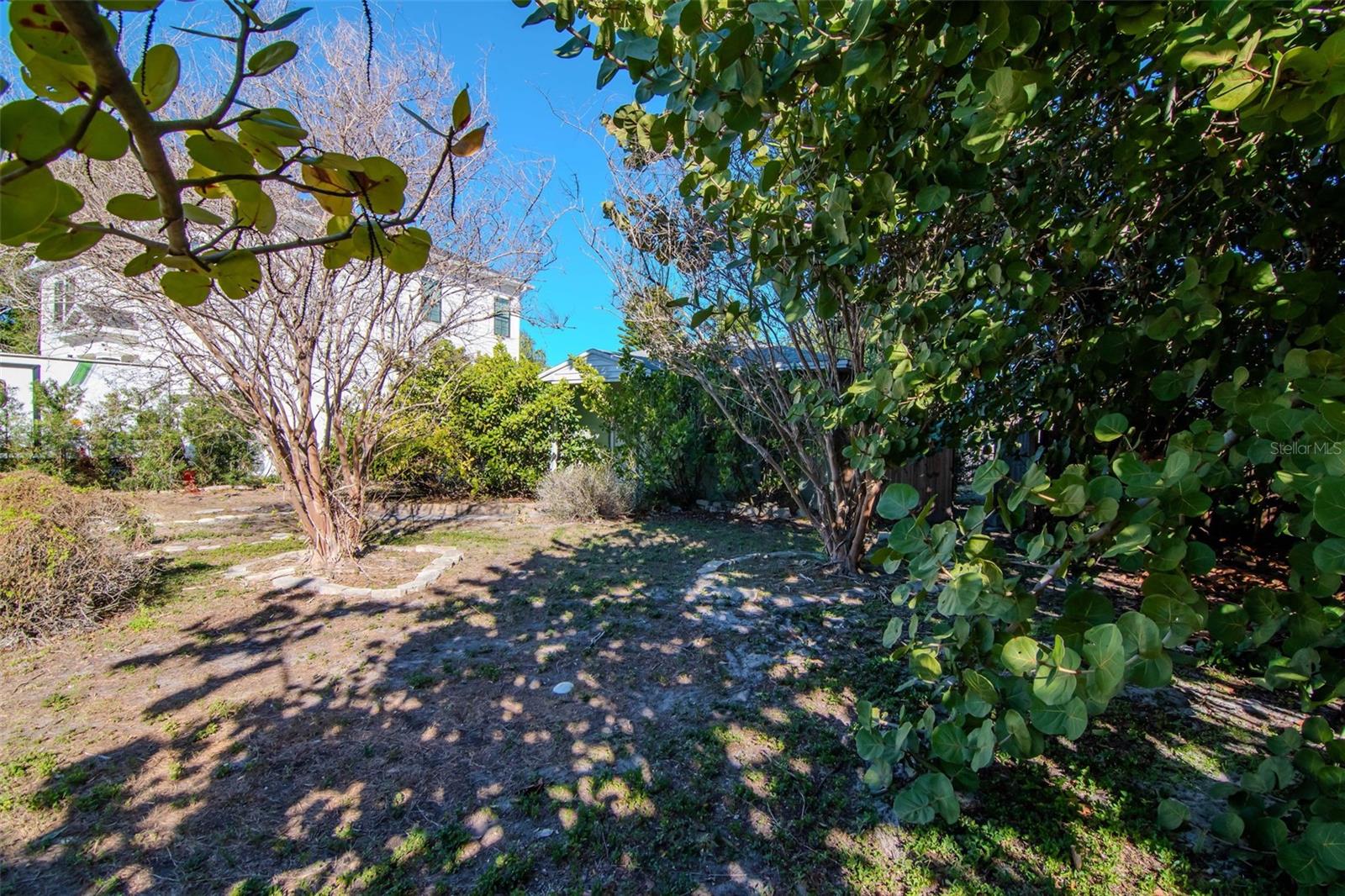 MEADOWLAWN - Residential