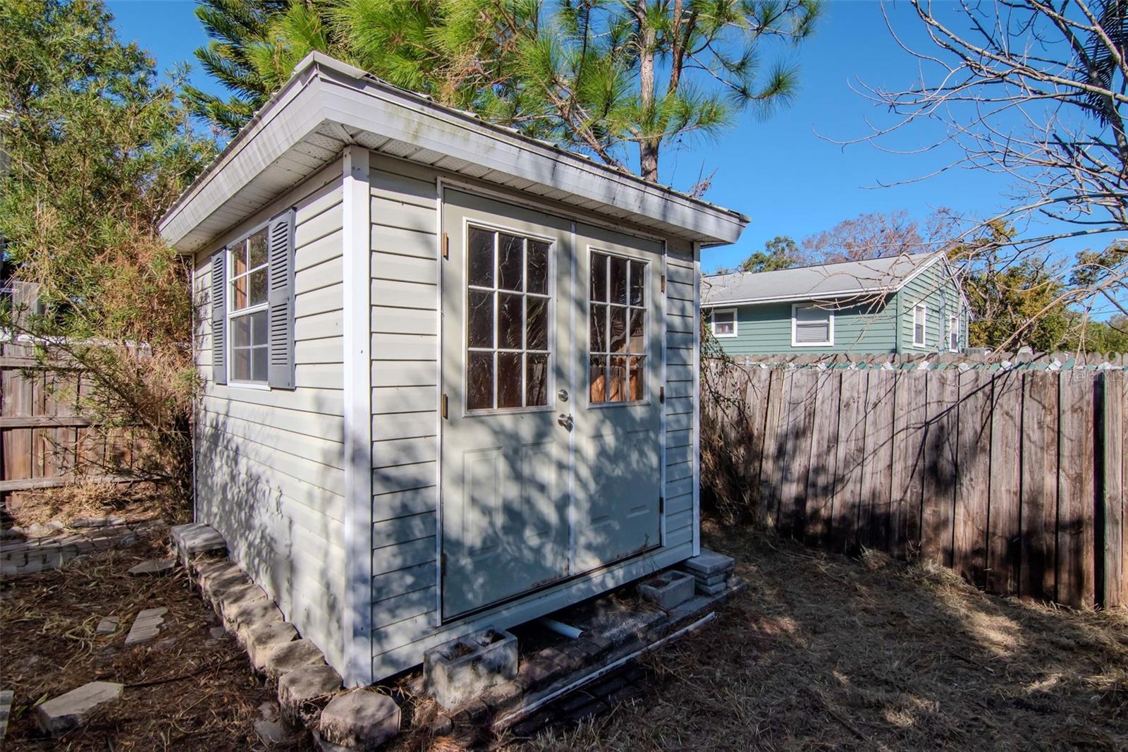 MEADOWLAWN - Residential