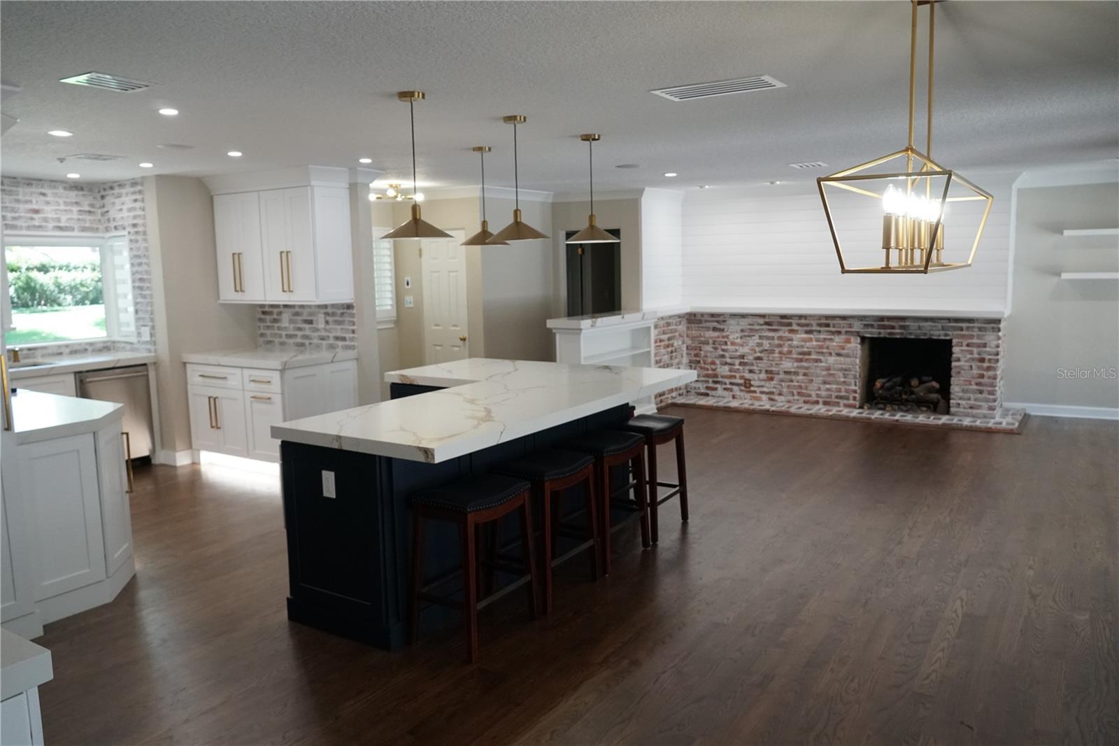 BEL AIR HILLS - Residential