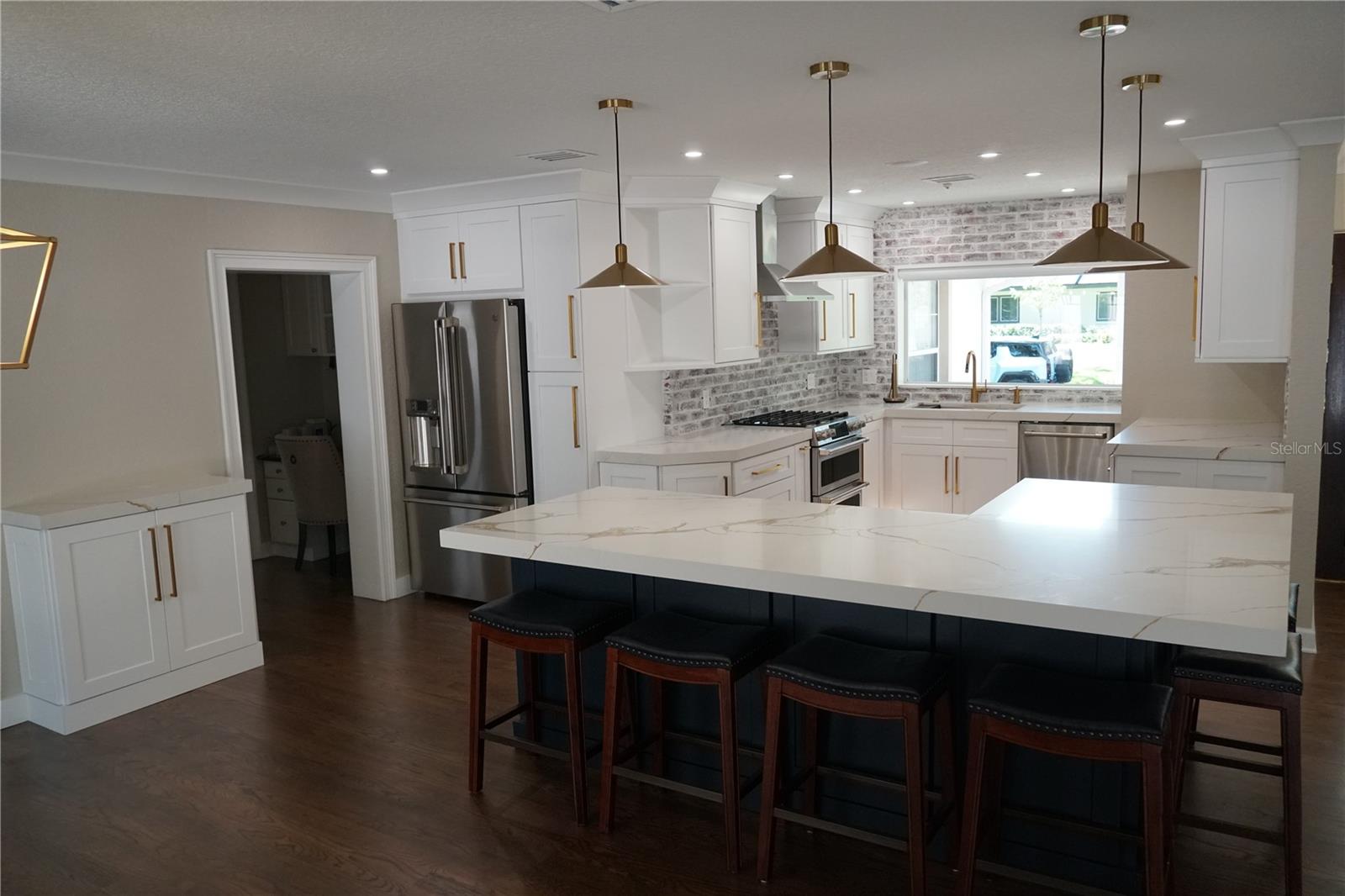 BEL AIR HILLS - Residential