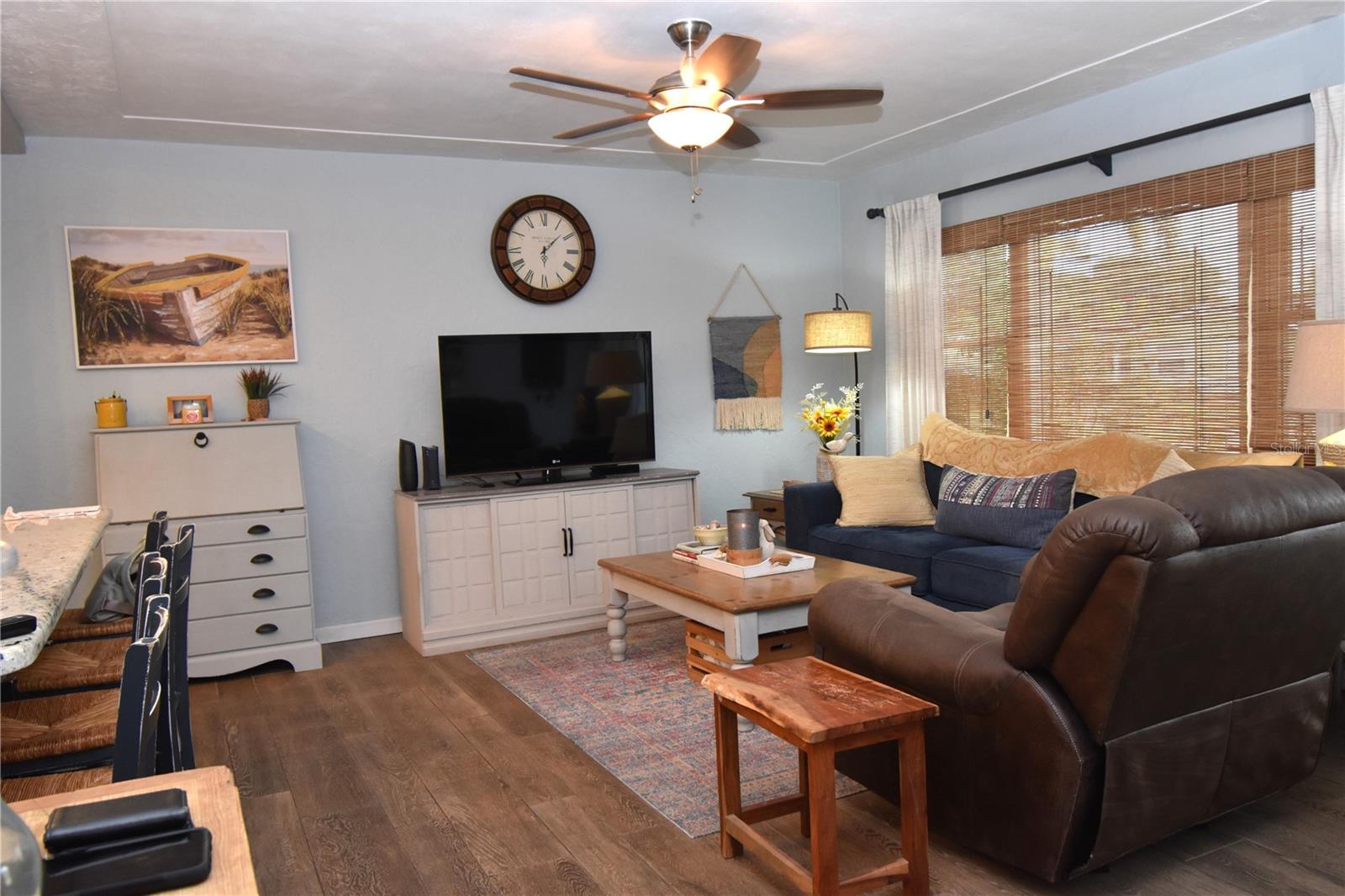 ESQUIRE MANOR - Residential