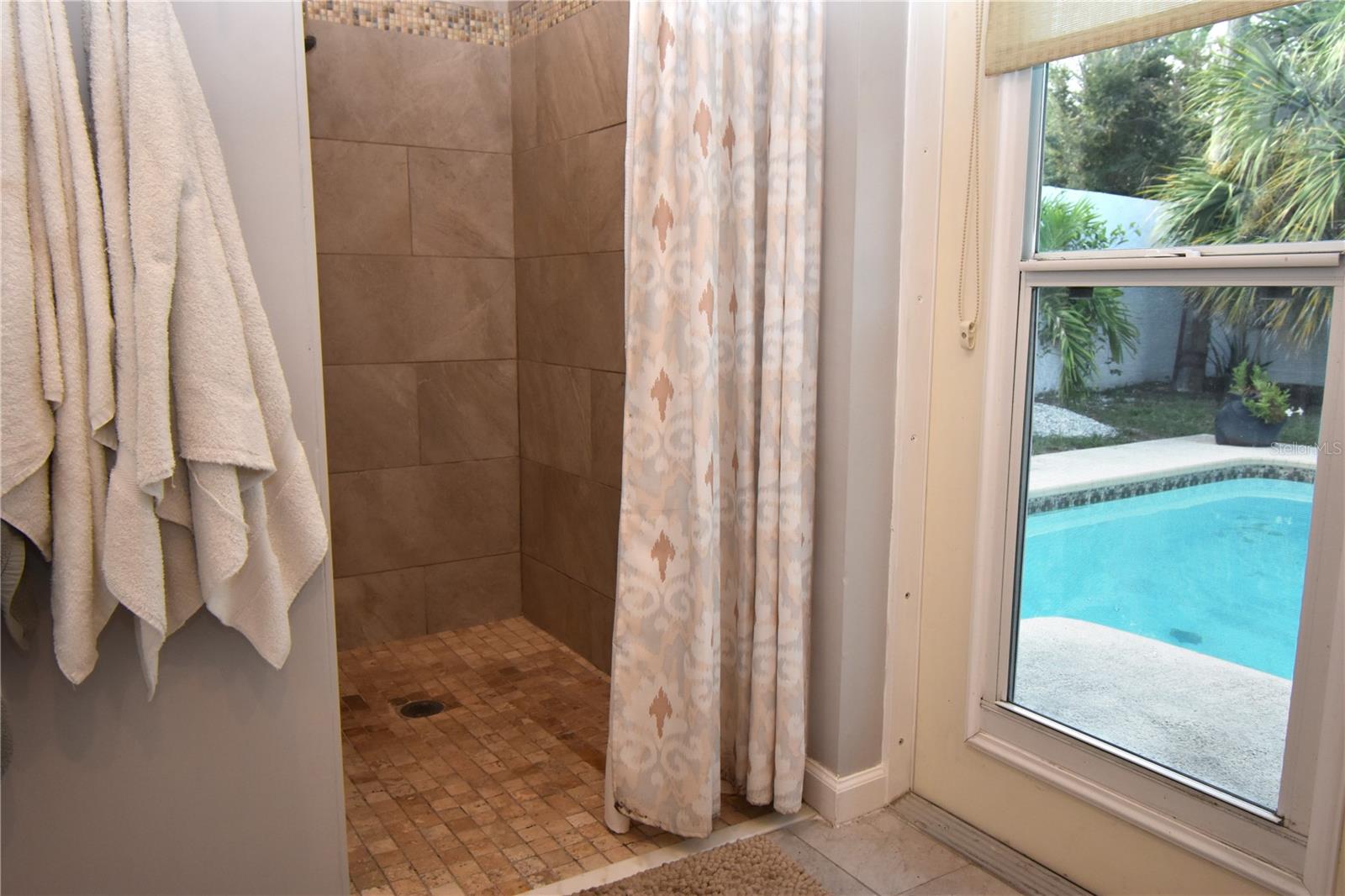 ESQUIRE MANOR - Residential