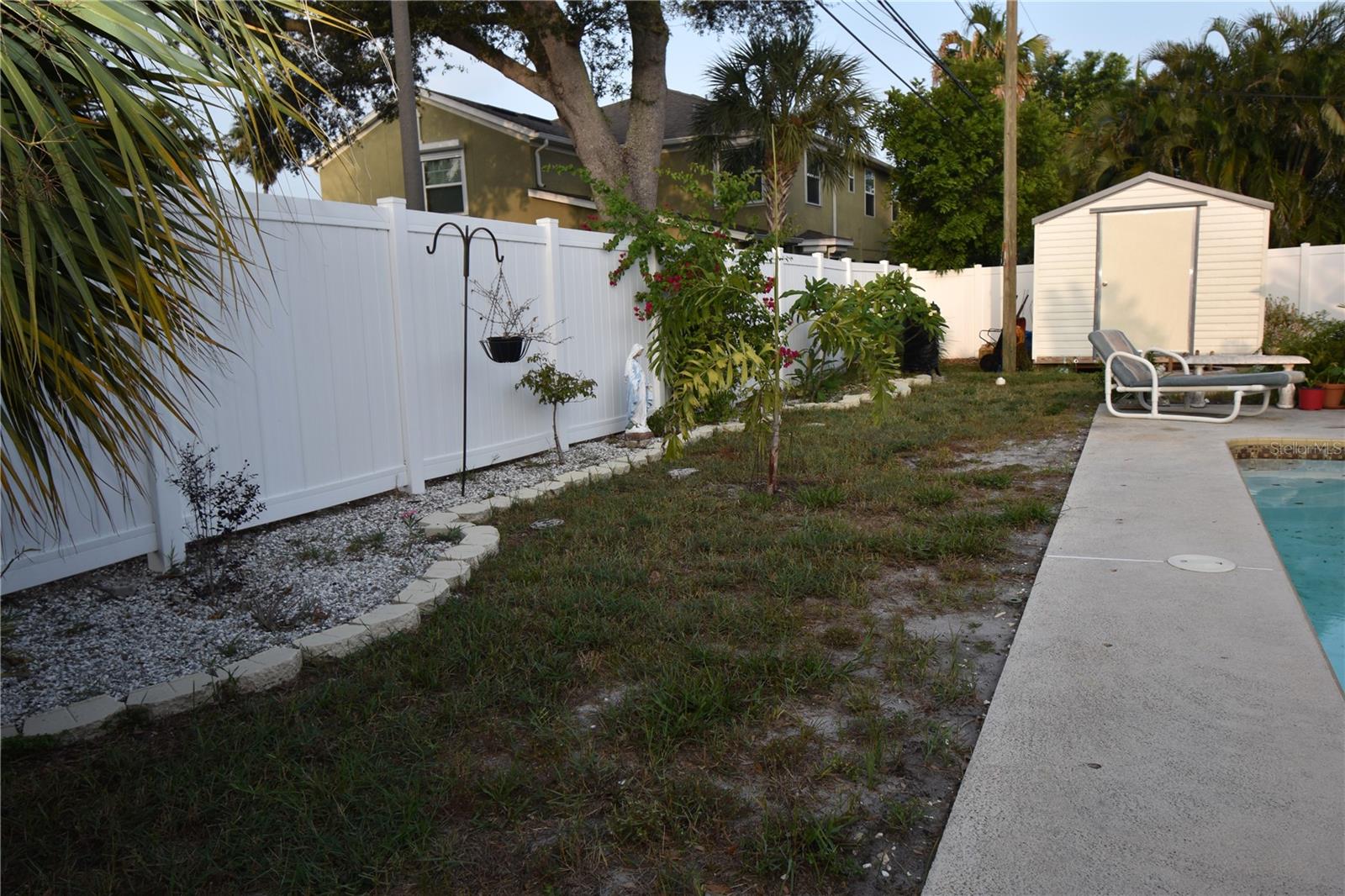 ESQUIRE MANOR - Residential