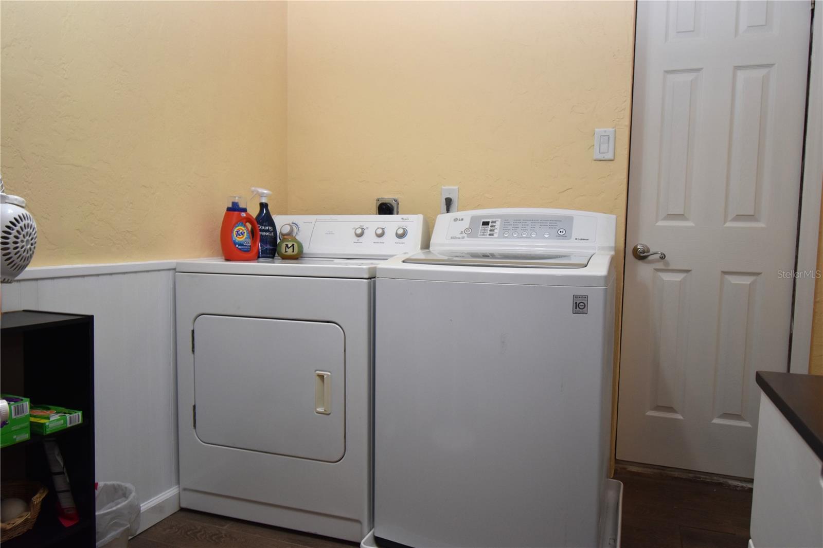 ESQUIRE MANOR - Residential