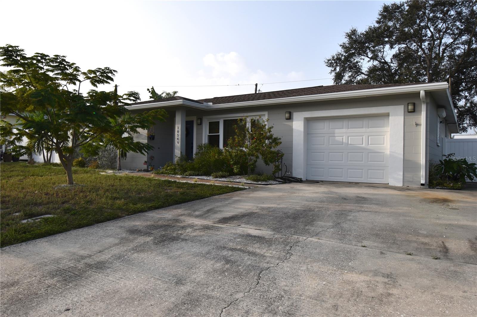 ESQUIRE MANOR - Residential