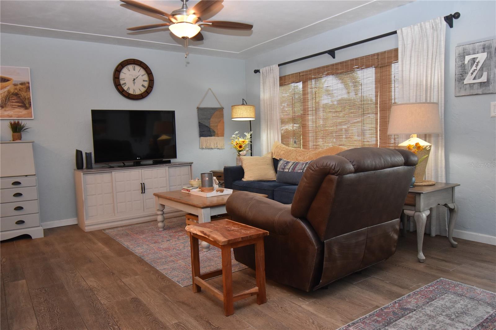 ESQUIRE MANOR - Residential