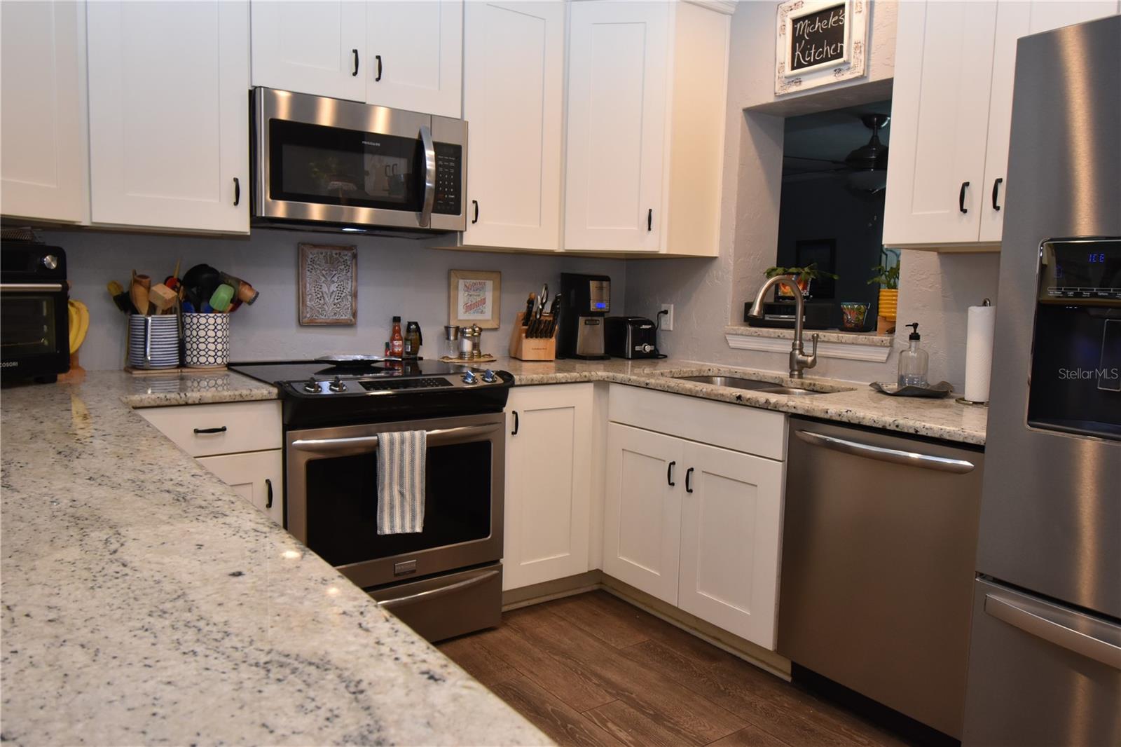 ESQUIRE MANOR - Residential