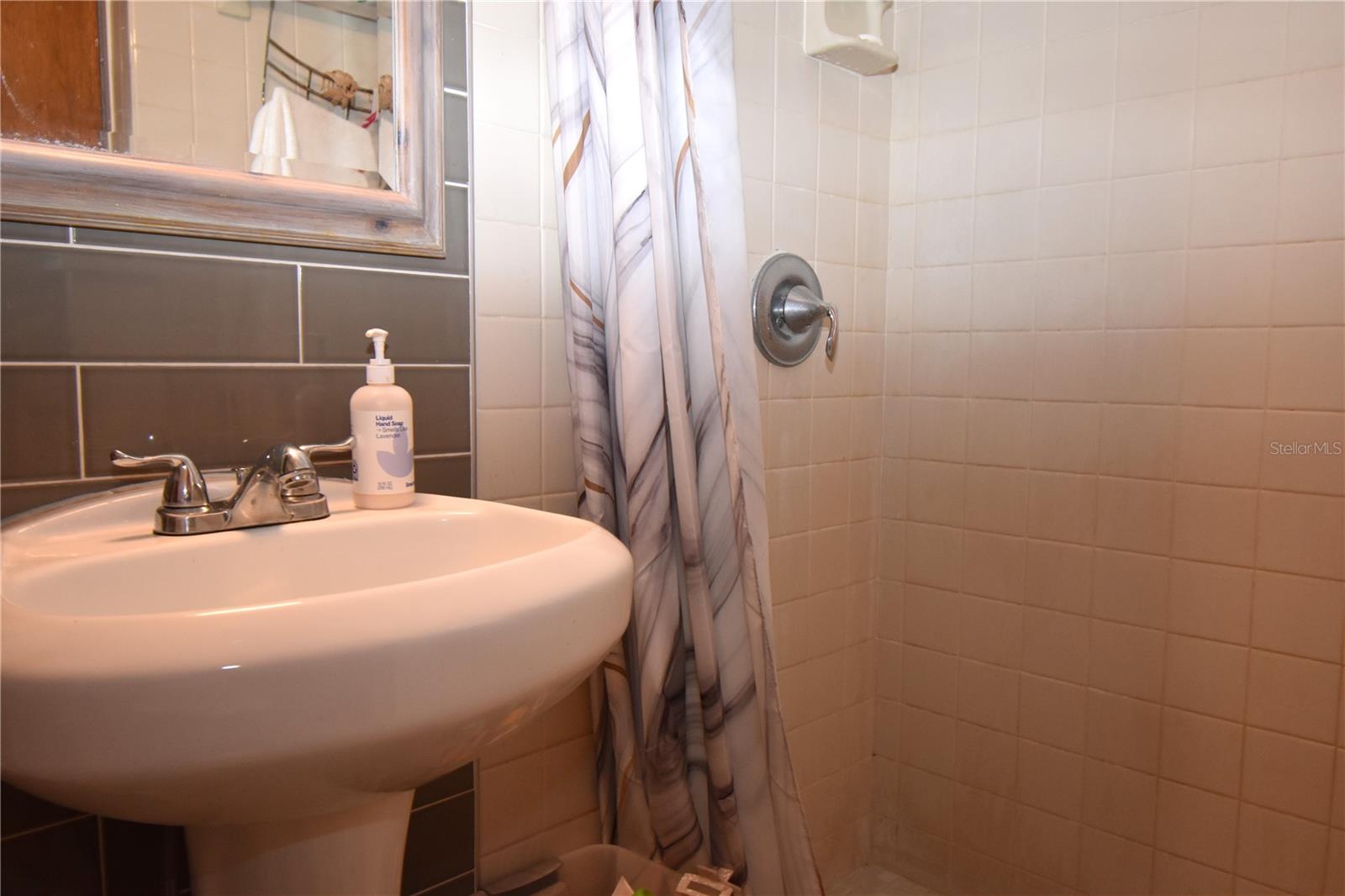 ESQUIRE MANOR - Residential