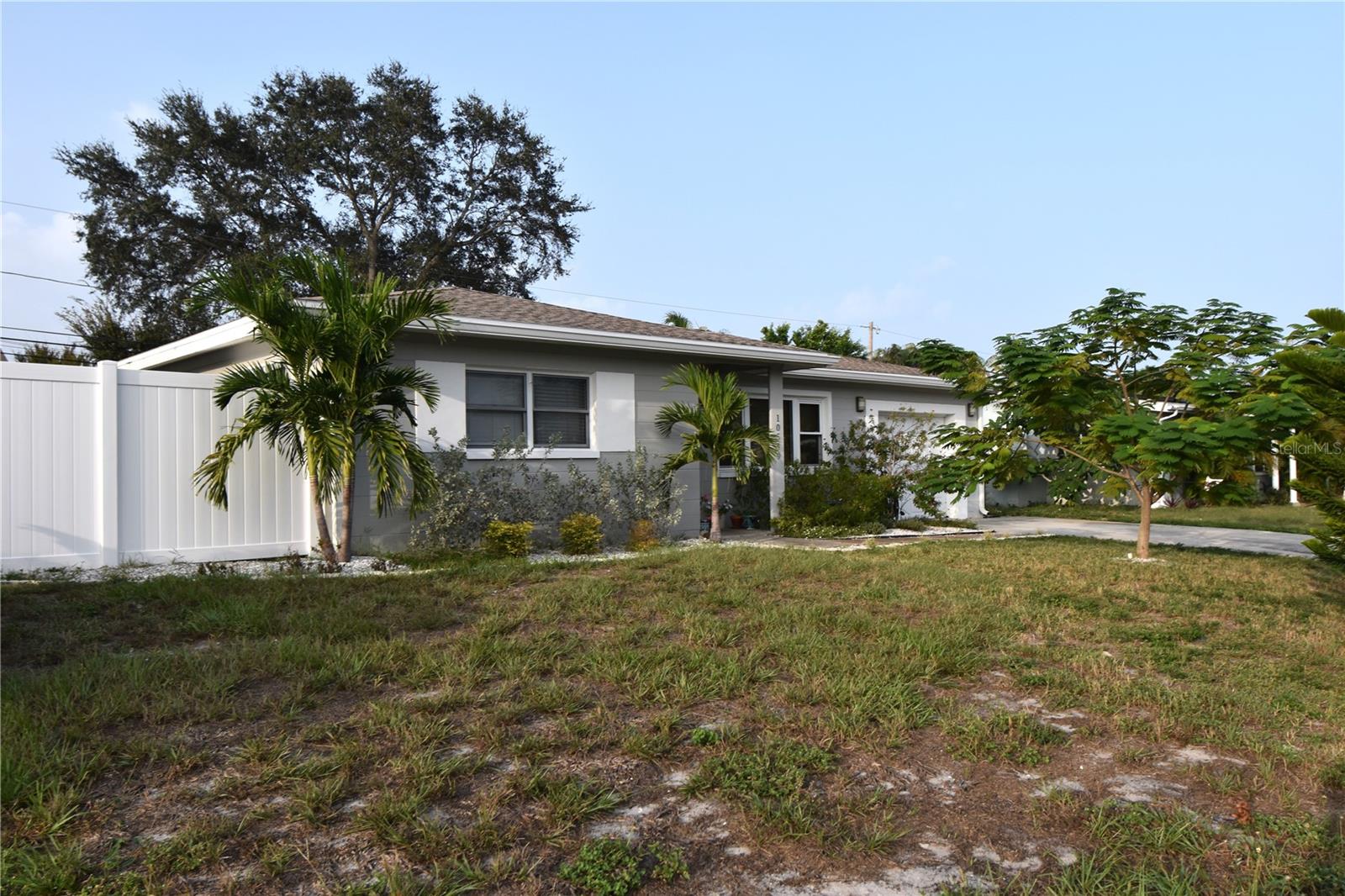 ESQUIRE MANOR - Residential