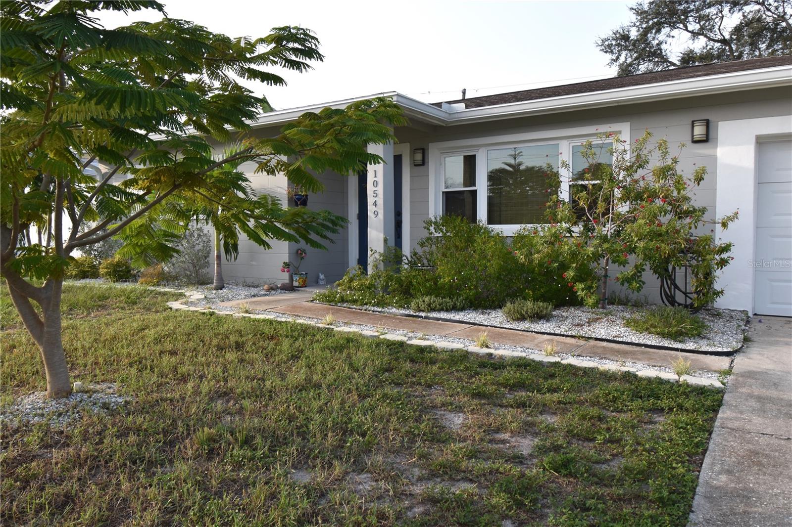 ESQUIRE MANOR - Residential